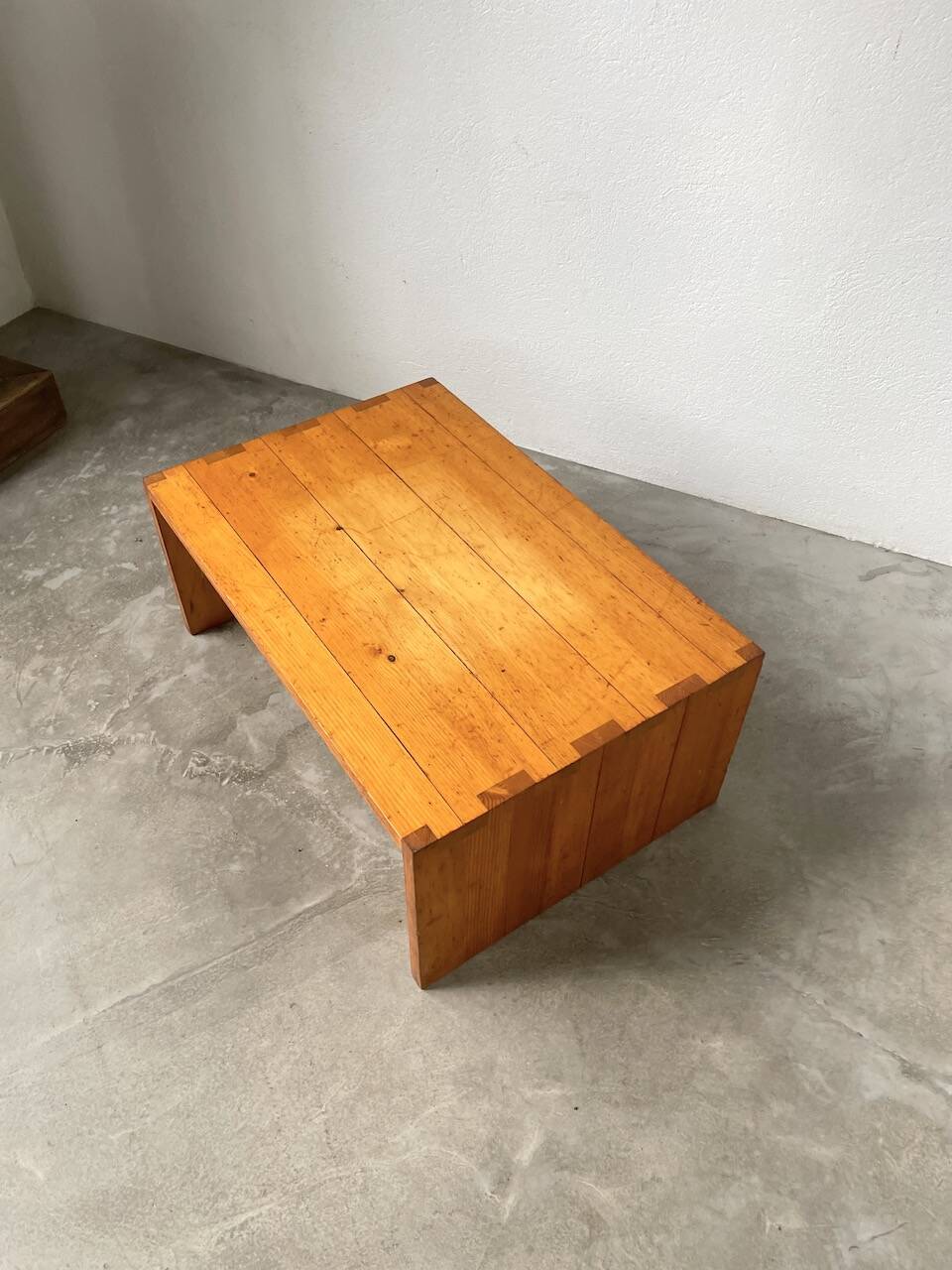 Maison Regain pine coffee table
