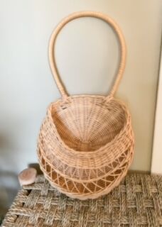 Rattan basket to hang
