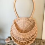 Rattan basket to hang