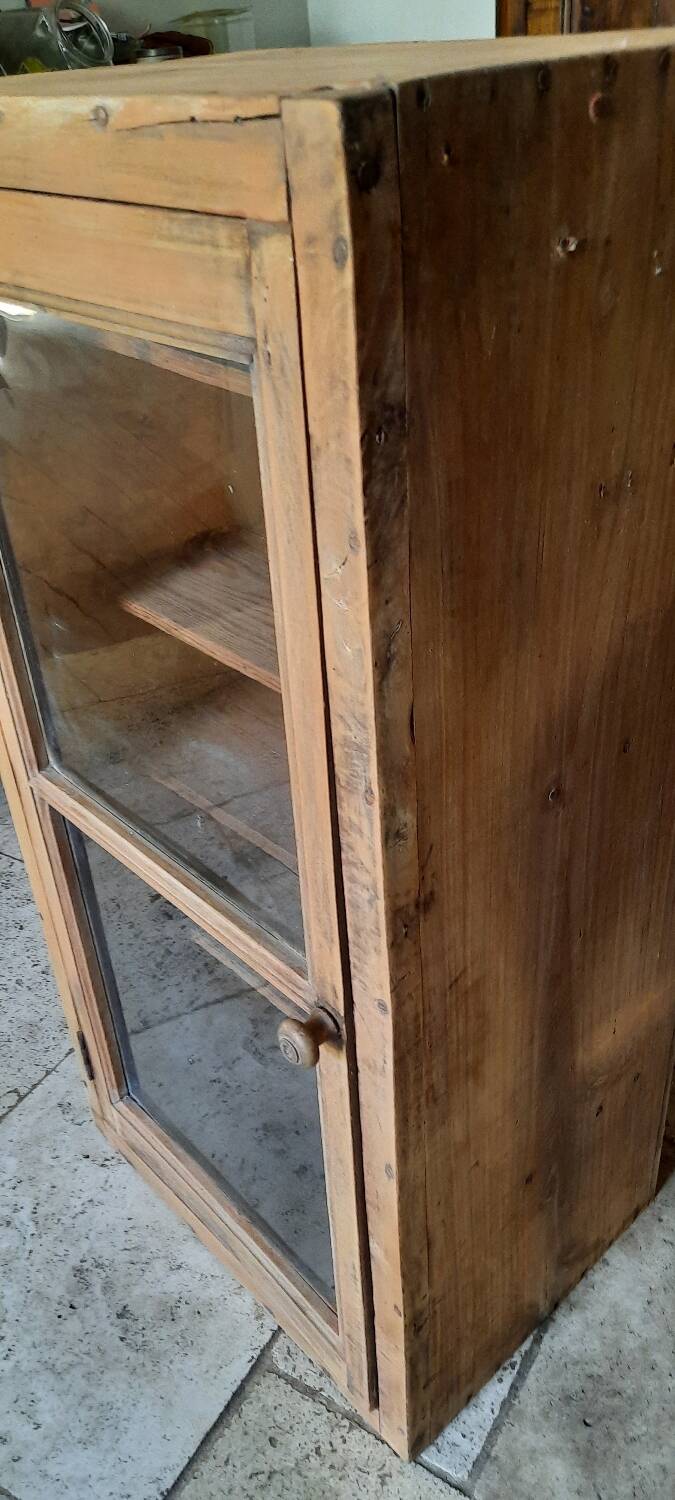 Display case to stand or hang