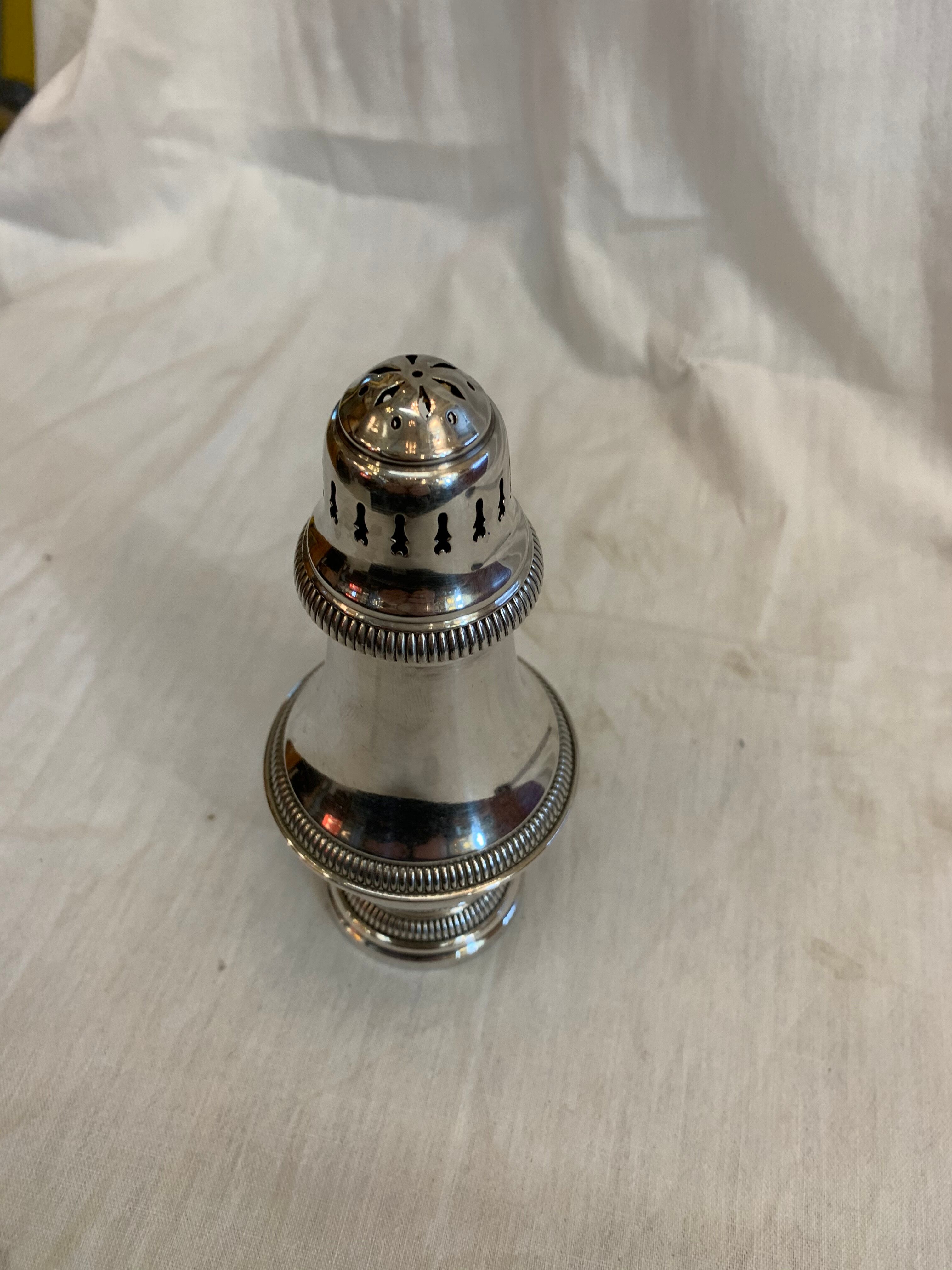 Silver metal saleron