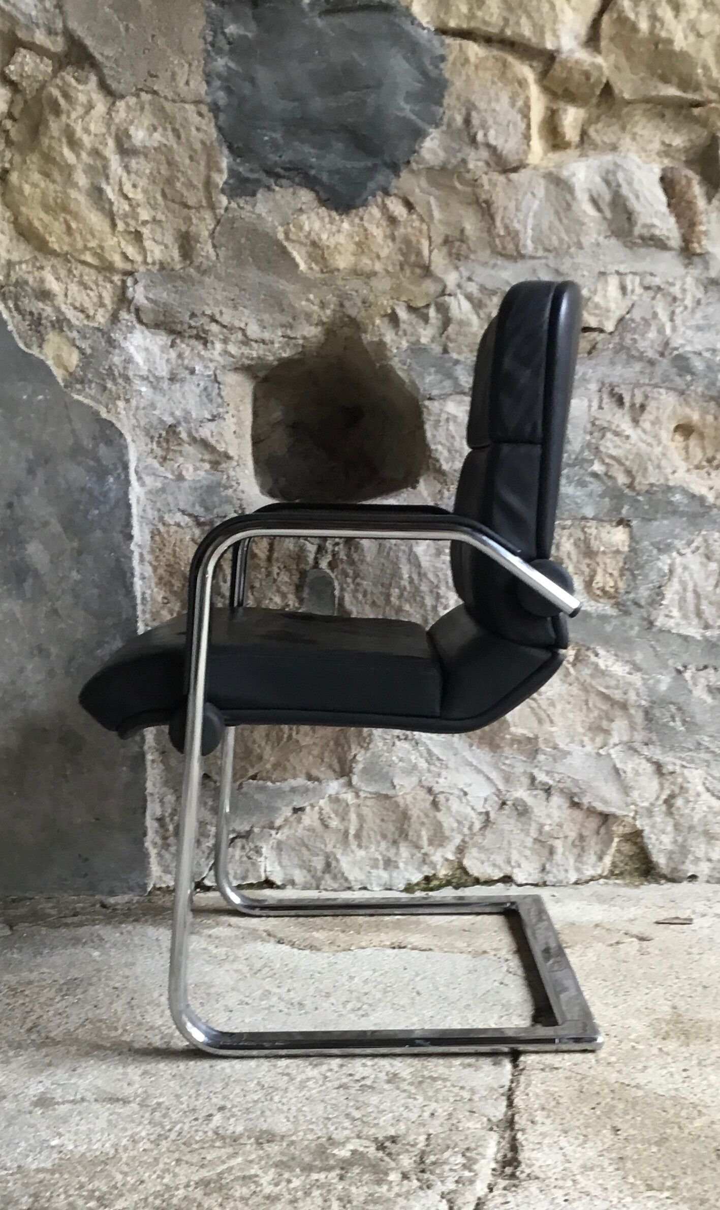 Ahrend Cirkel cantilever recliner desk - black leather - late 20th century