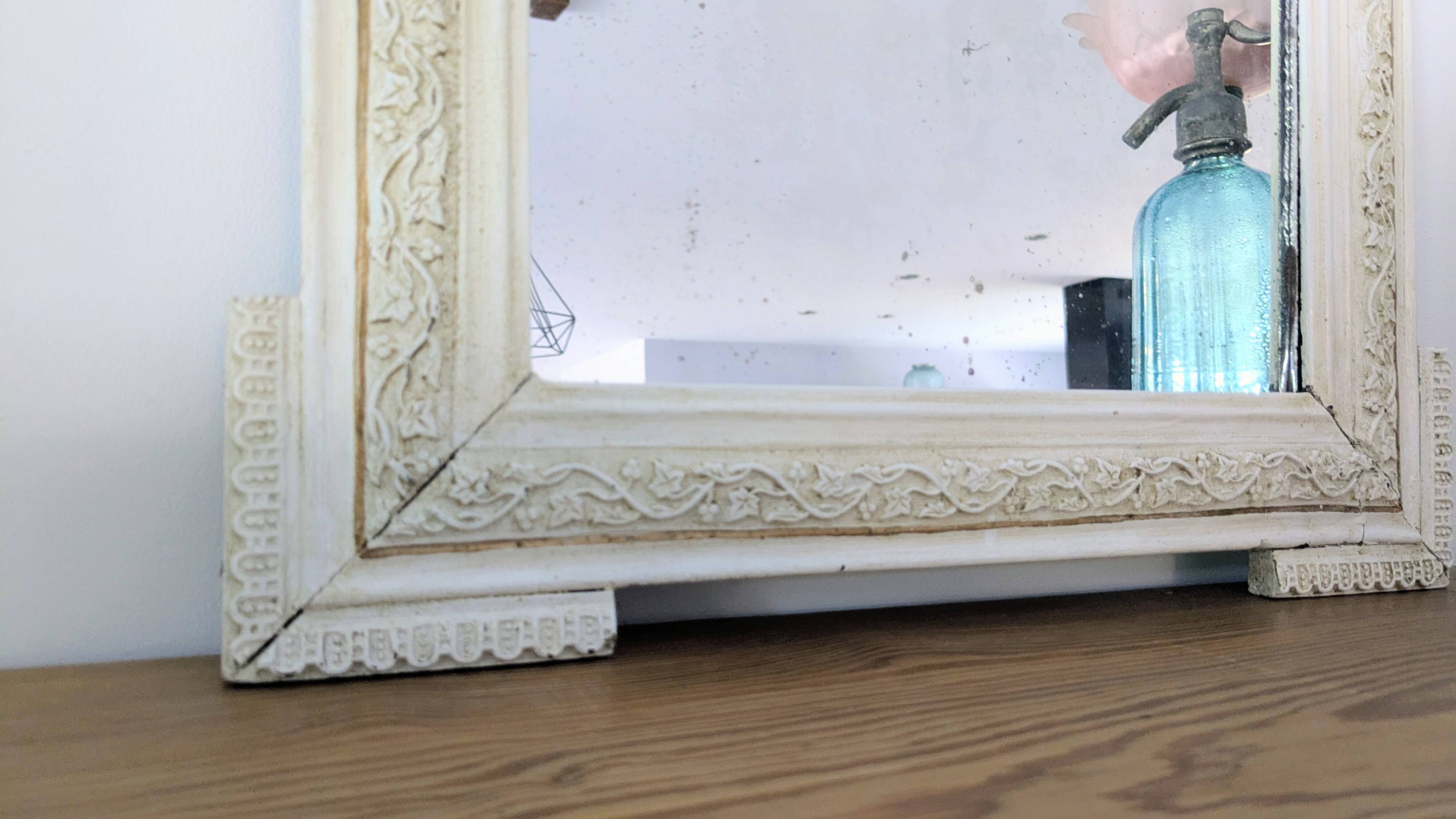 Miroir XIXᵉ au cadre patiné — Élégance et authenticité 45 x 39 cm