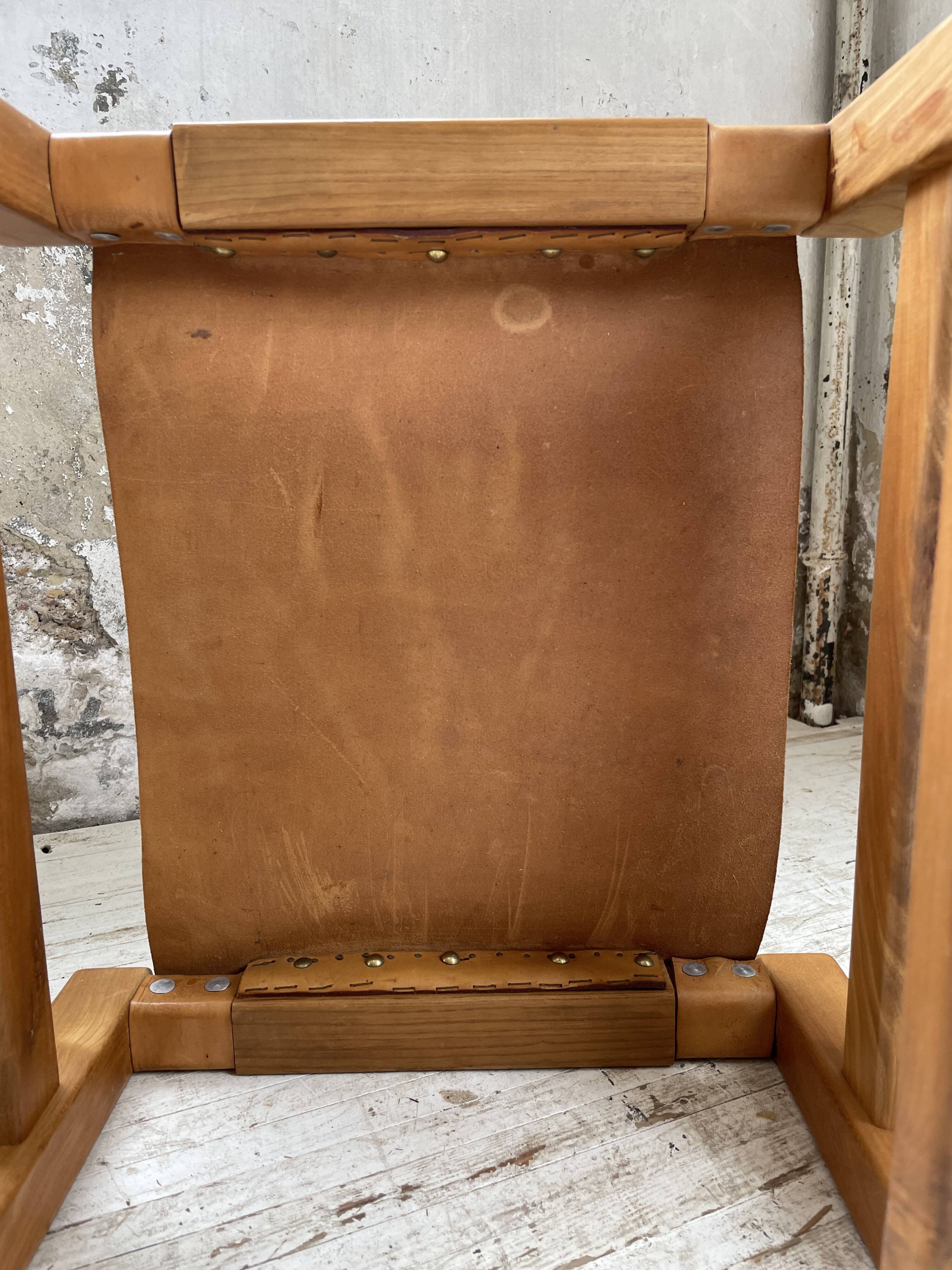 Solid elm and leather stool Maison Regain