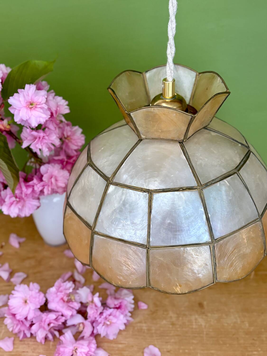 Vintage pearl pendant light