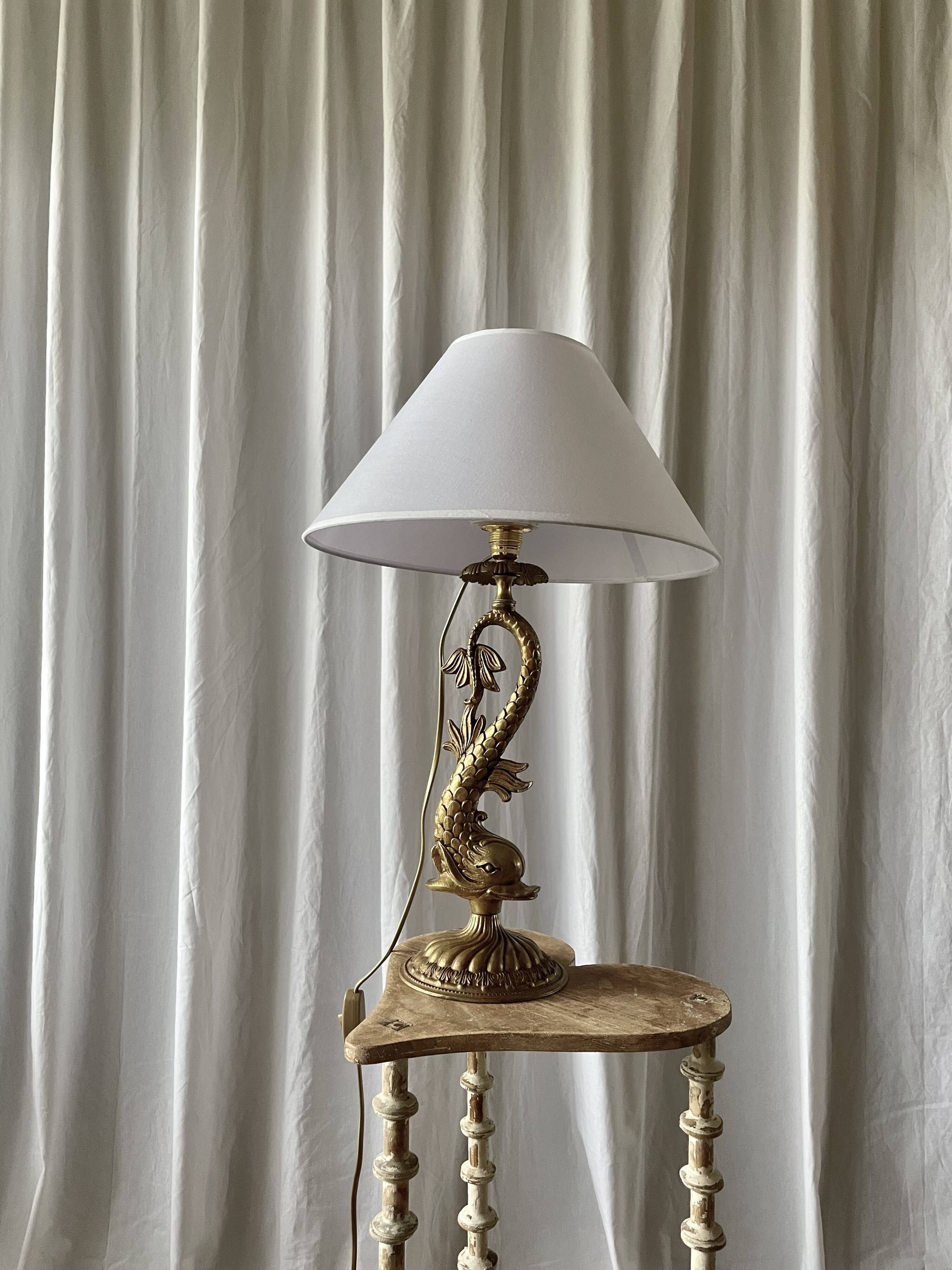 Lampe dauphin en bronze doré style Louis XV
