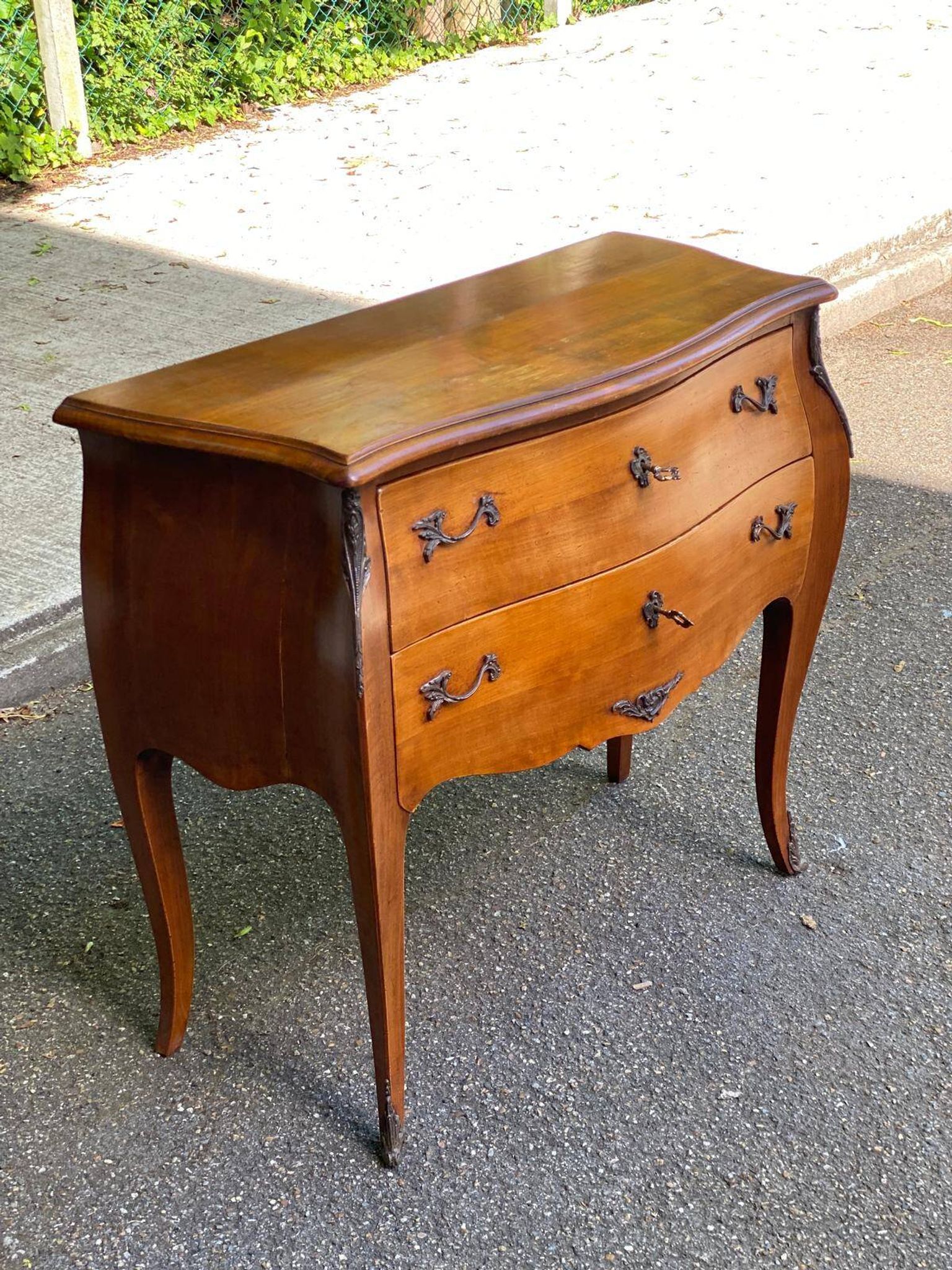 Vintage Louis XV commode in light solid wood, France 1920.