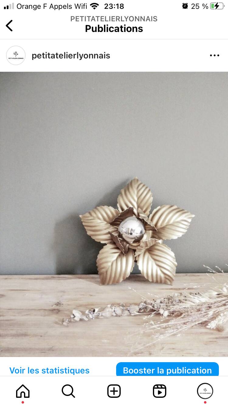 Vintage metal flower wall light