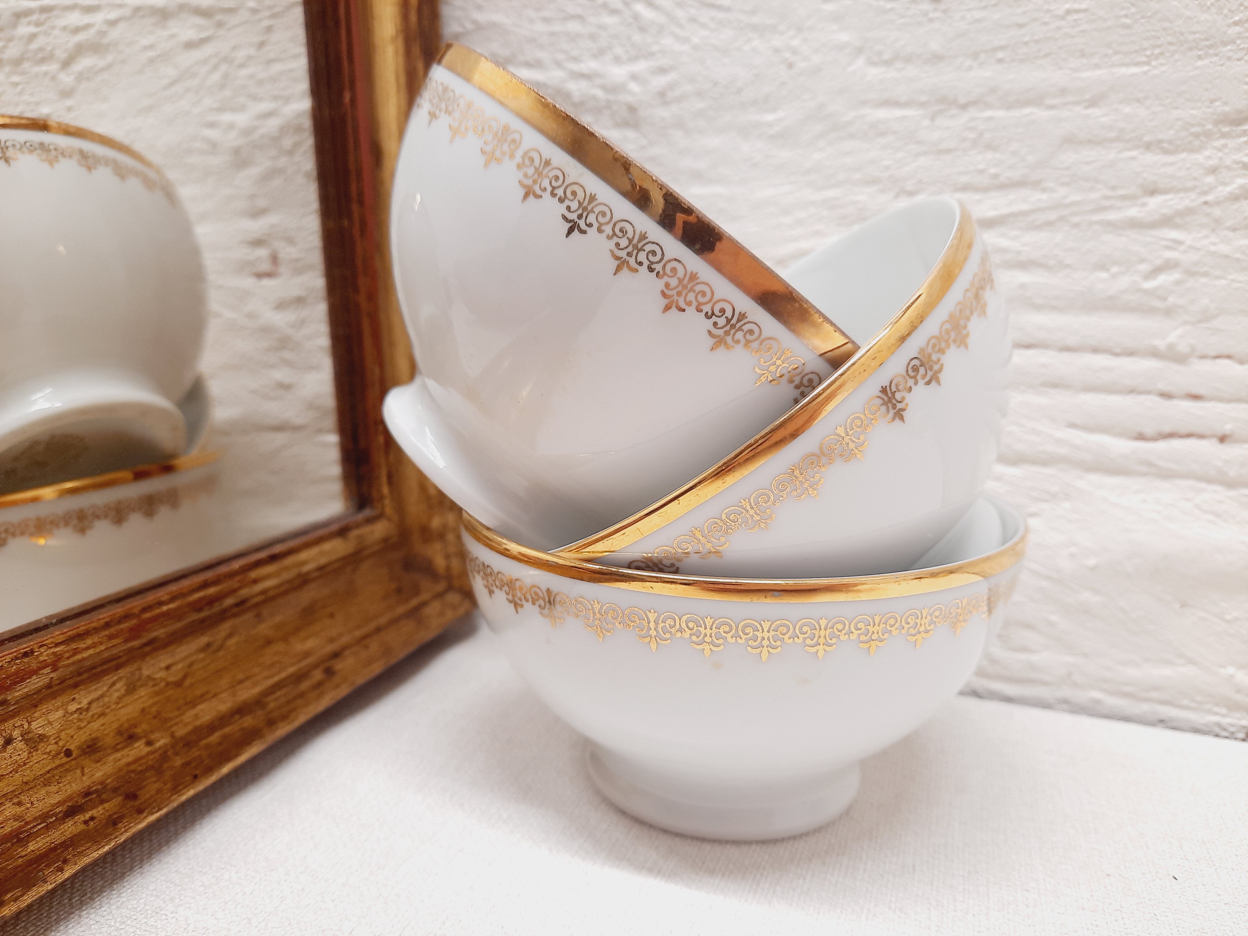 Trio de bols en porcelaine blanc et or