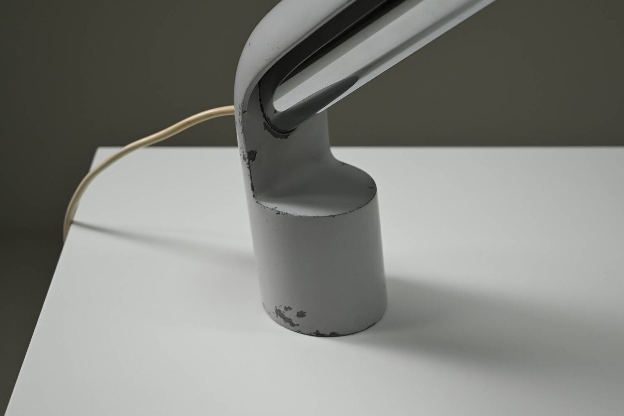 Pugno table lamp by Richard Carruthers for Fontana Arte, 1970s Italy.