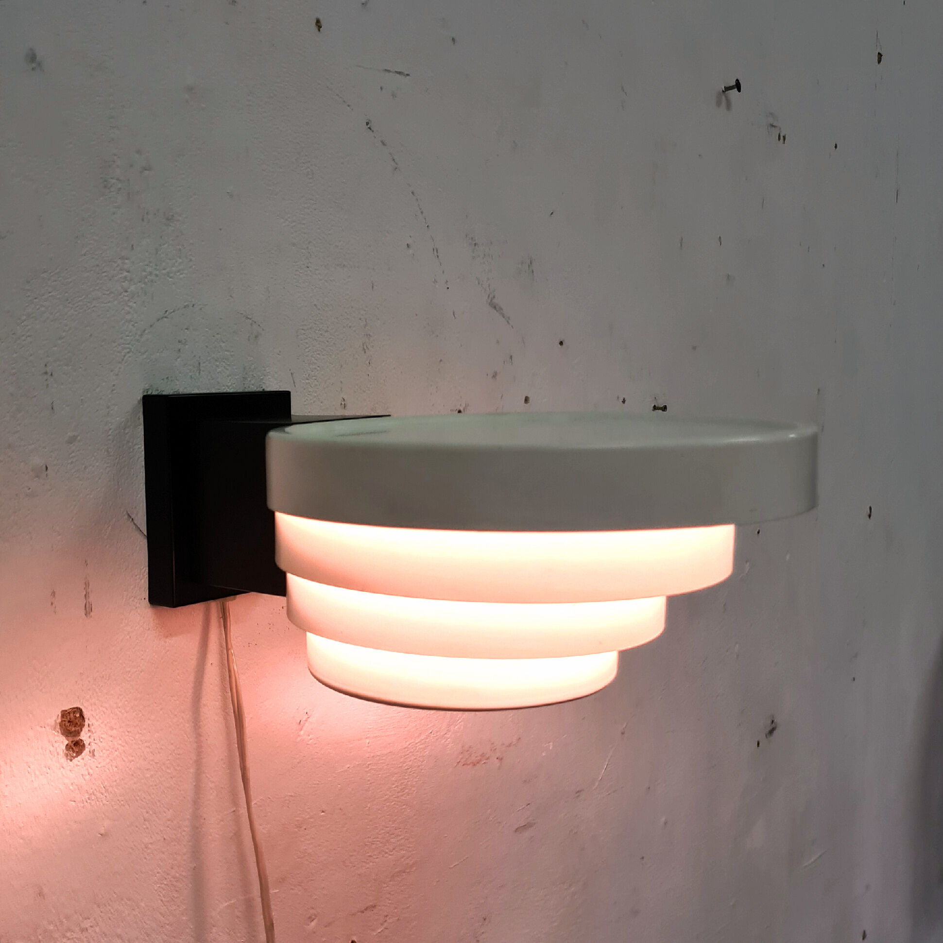 Minimalist wall lamp by Raak, Netherlands 1950s