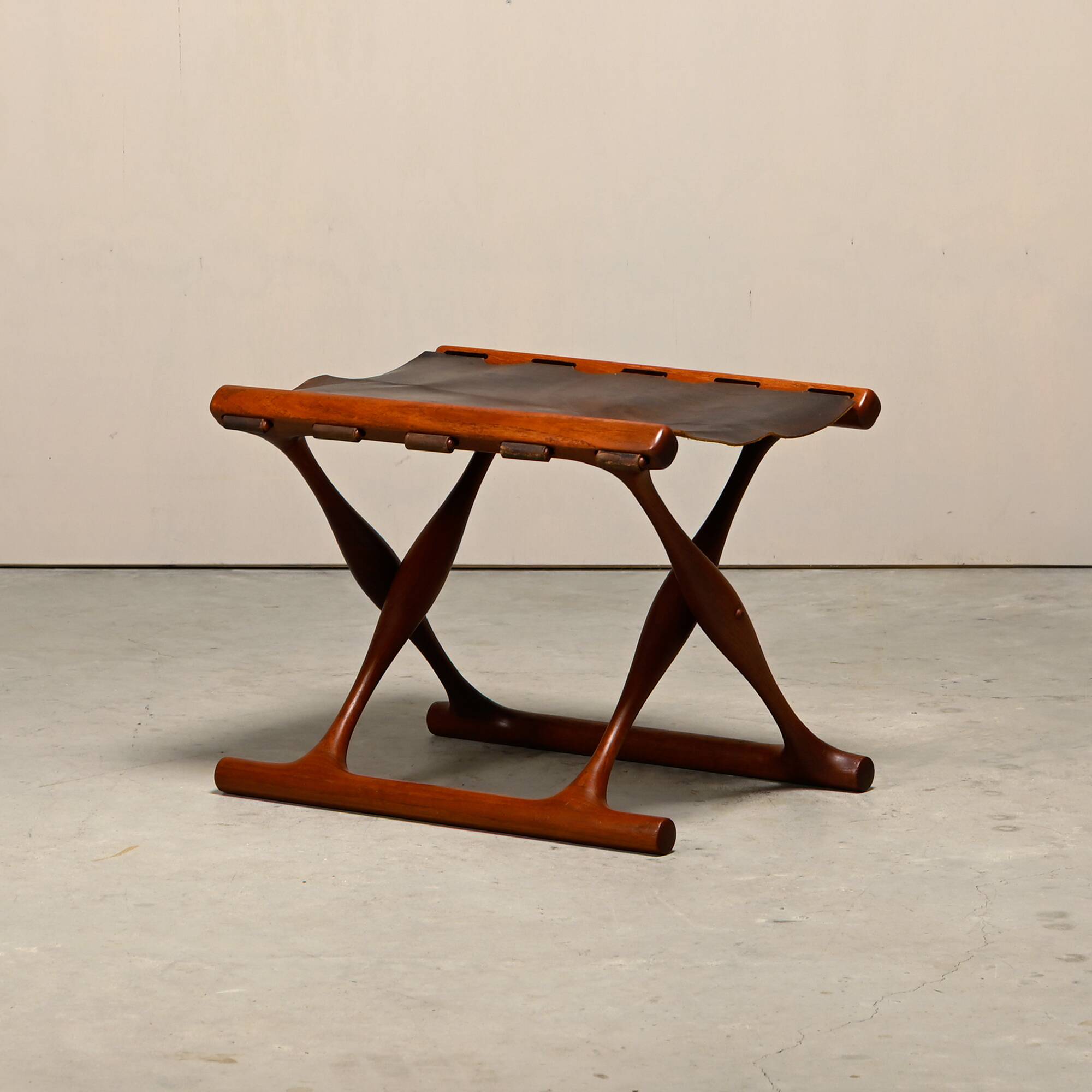 Poul Hundevad PH43 Guldhøj Stool in Teak and Brown Leather, Denmark, 1960s