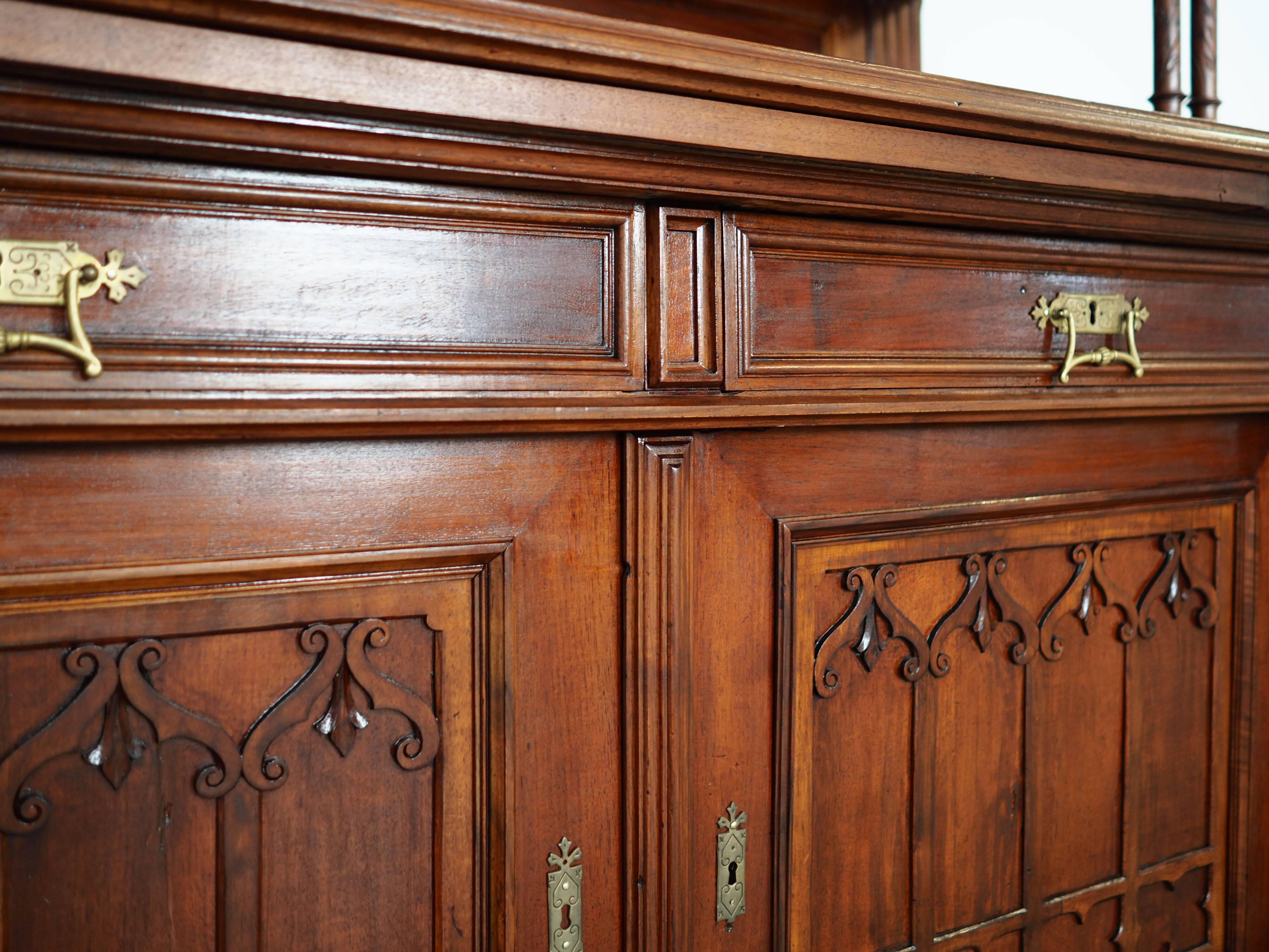 Armoire, vaisselier en chêne, Allemagne première moitié du XXème s.
