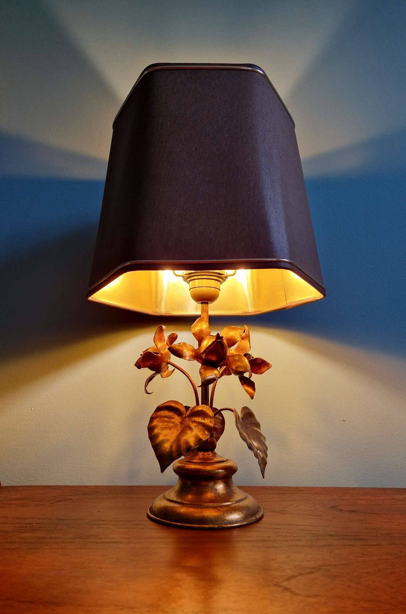 Lampe de table italienne en métal dorée, style Hollywood Regency, 1970
