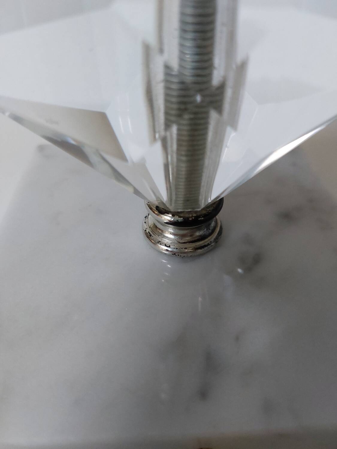 Lampe cristal taillé à la main et marbre blanc 57 cm