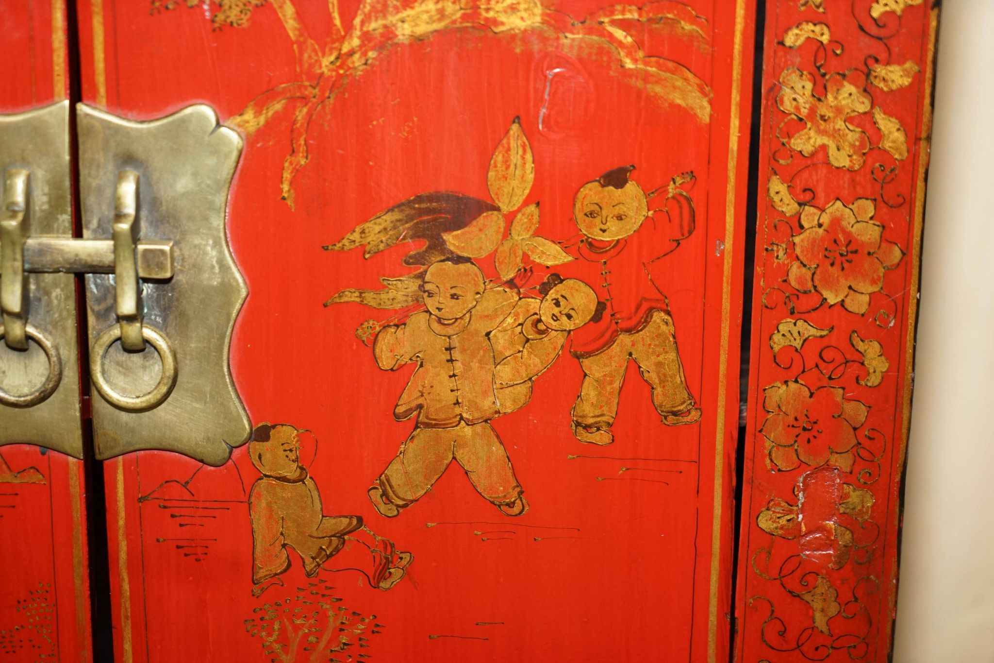 Armoirechinoise antique laquée à la main, grande armoire latérale