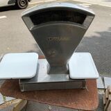 Lutrana grocer's scale