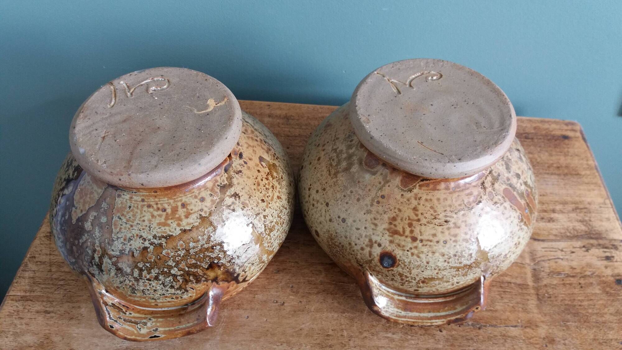 Soup bowls covered signed by Jean-Pierre Prud’homme in Puisaye stoneware.