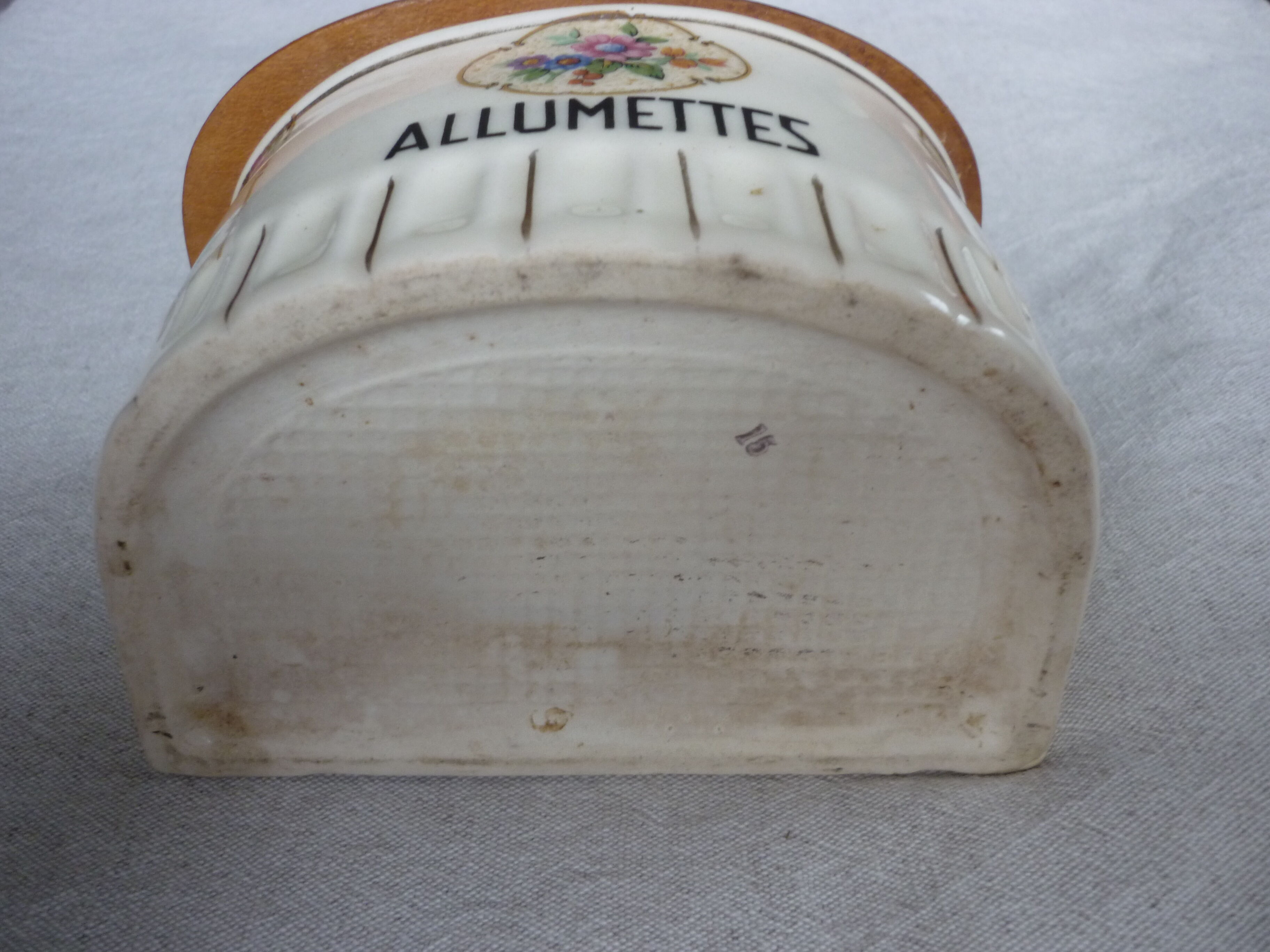 Matchbox in vintage faience