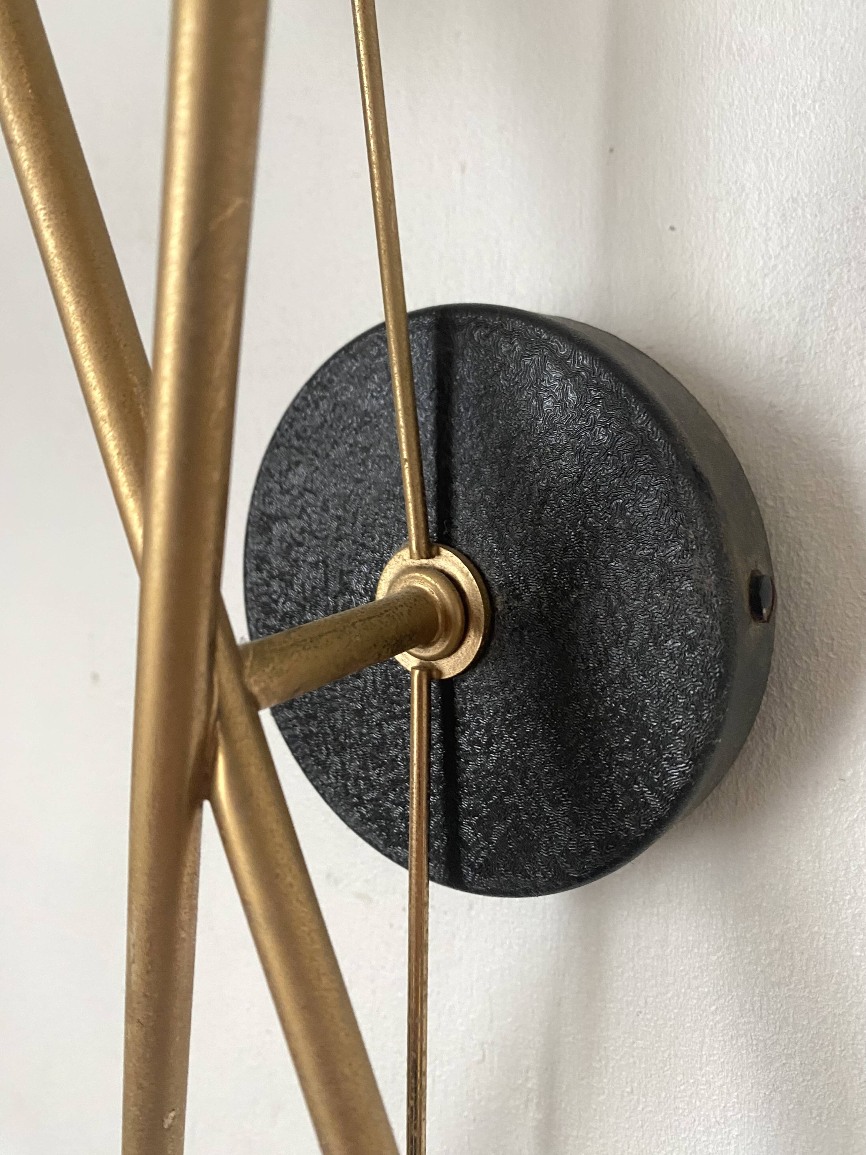 Pair of wall sconces from the 60s, gold metal and tulips.