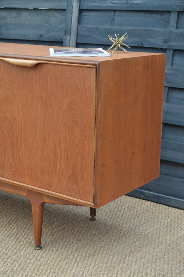 Scottish enfilade by McIntosh * 152 cm