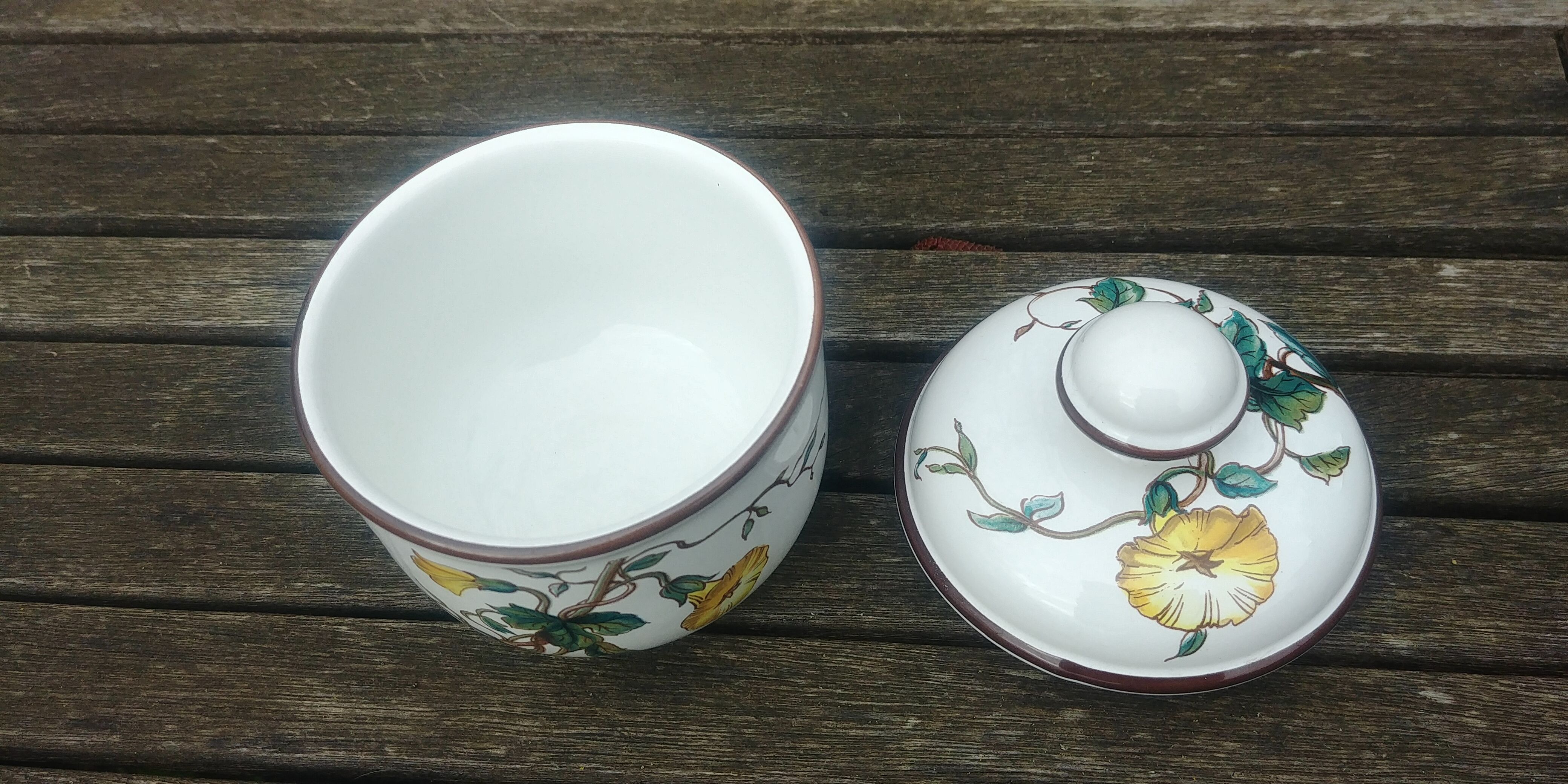 A sugar bowl from Villeroy & Boch model Botanica