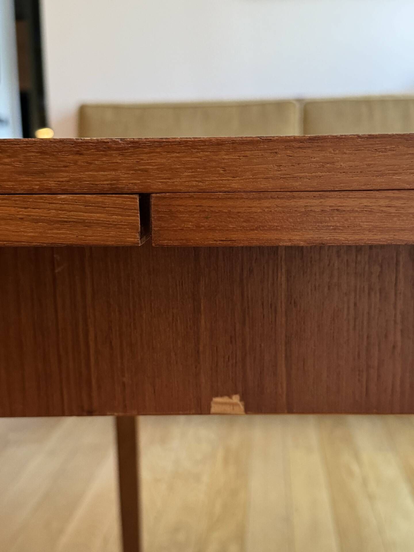 Extendable Scandinavian table
