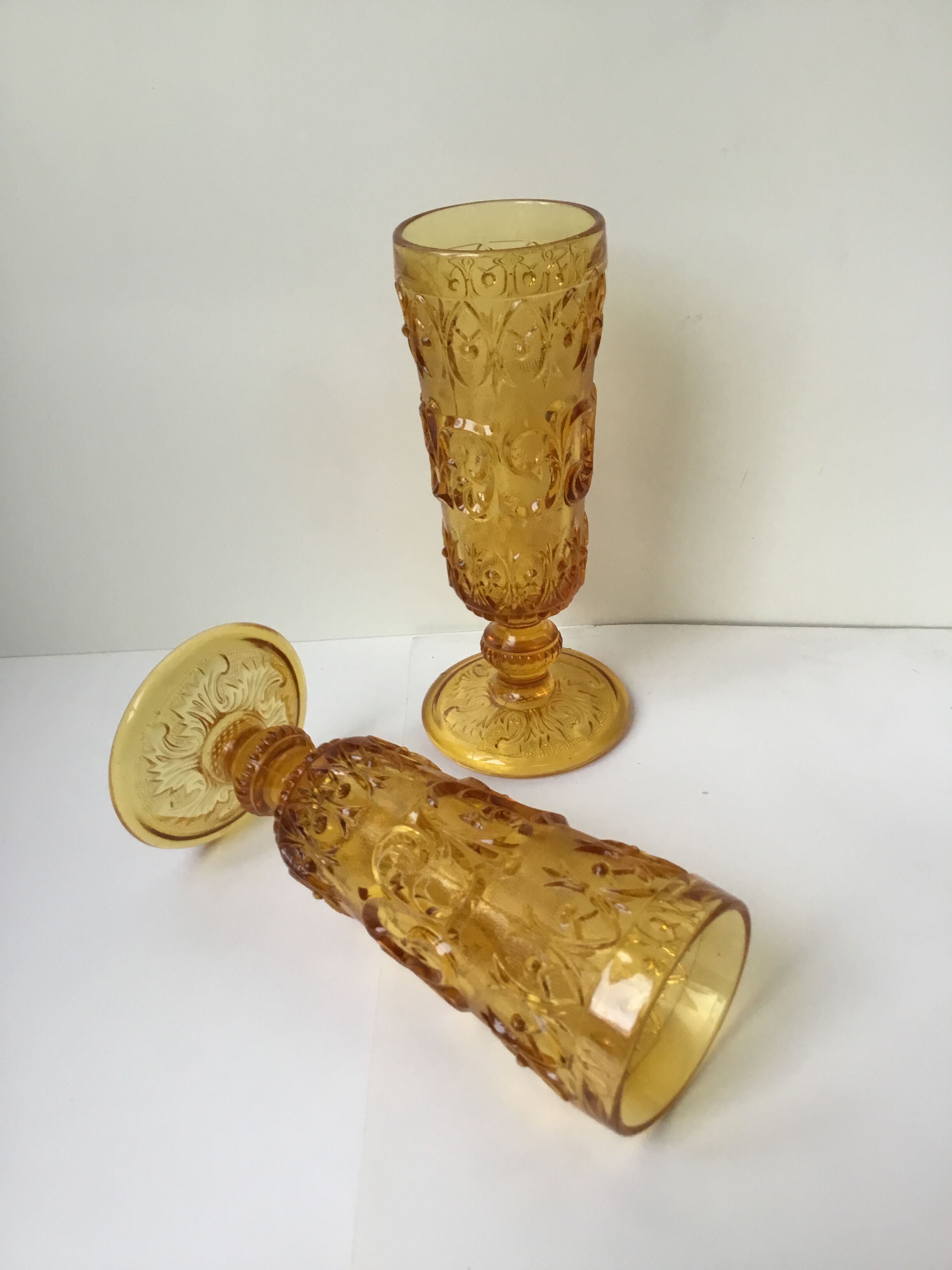 Lot of 2 cups to champagne in glass
