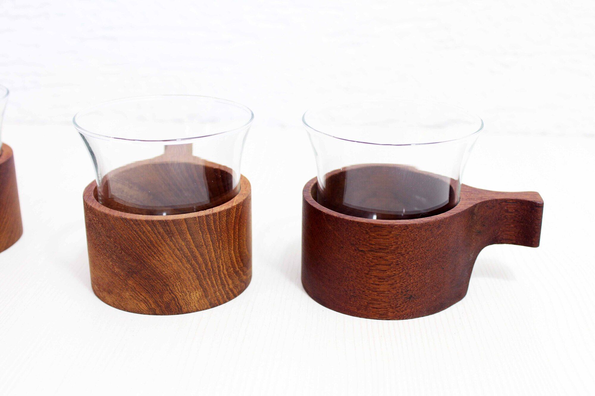 Set of 6 glasses or cups made of glass and teak