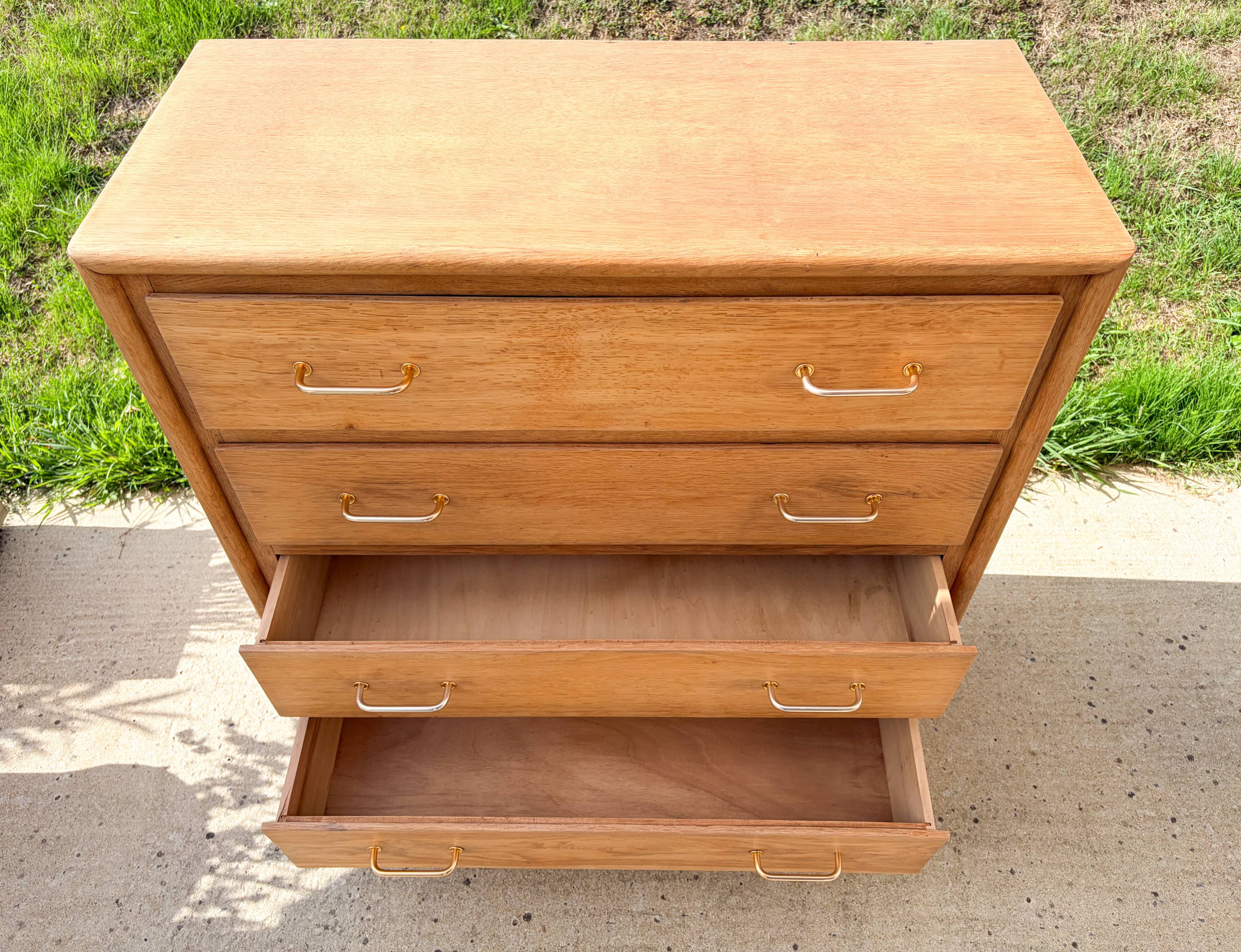 Large chest of drawers with 4 drawers from the 1950s.