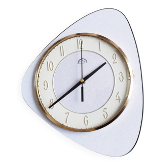 Pendule , horloge en formica blanche, forme triangle , vintage , fonctionnelle