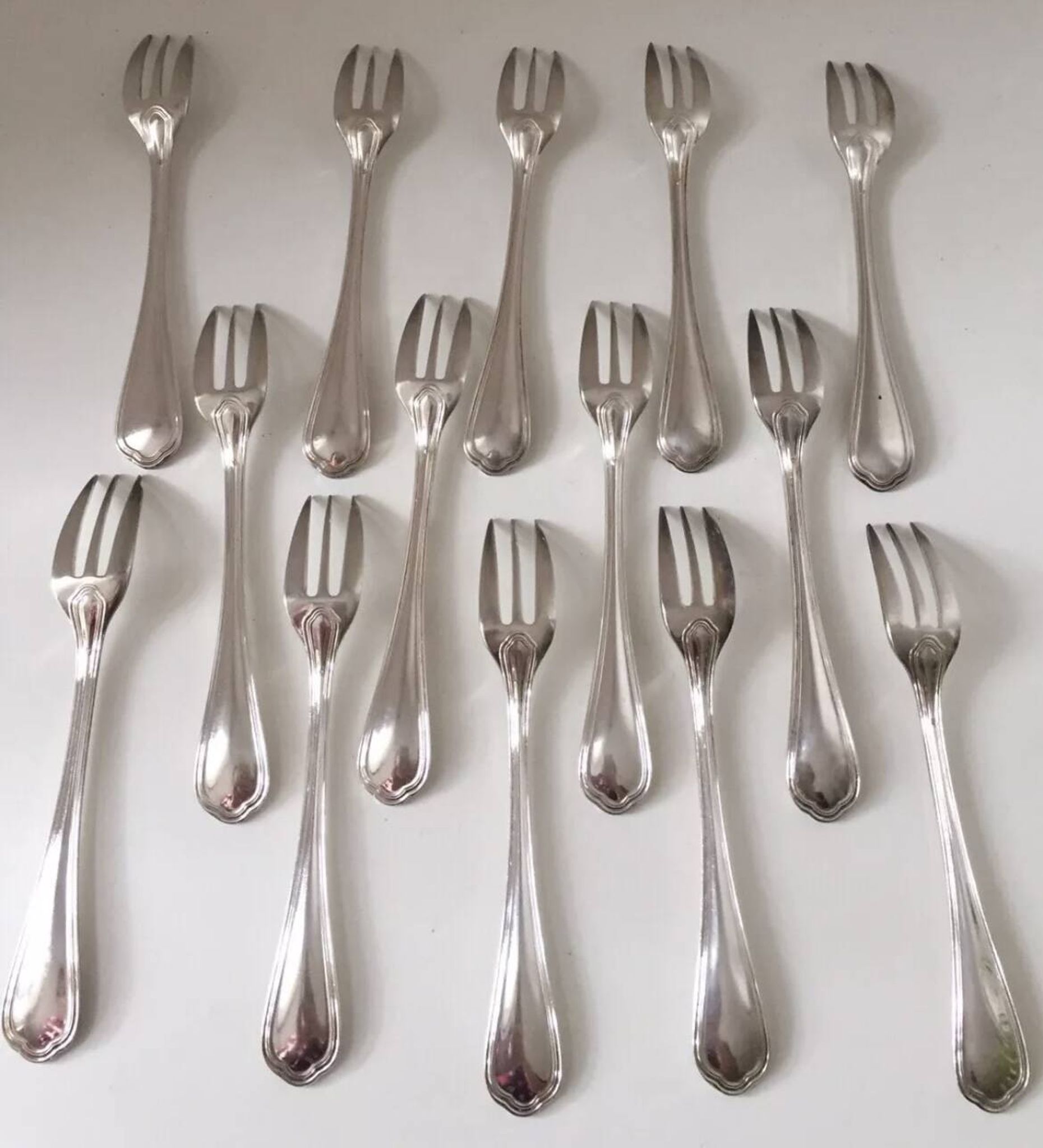 Ensemble de 14 fourchettes à gâteau christofle modèle spartour
