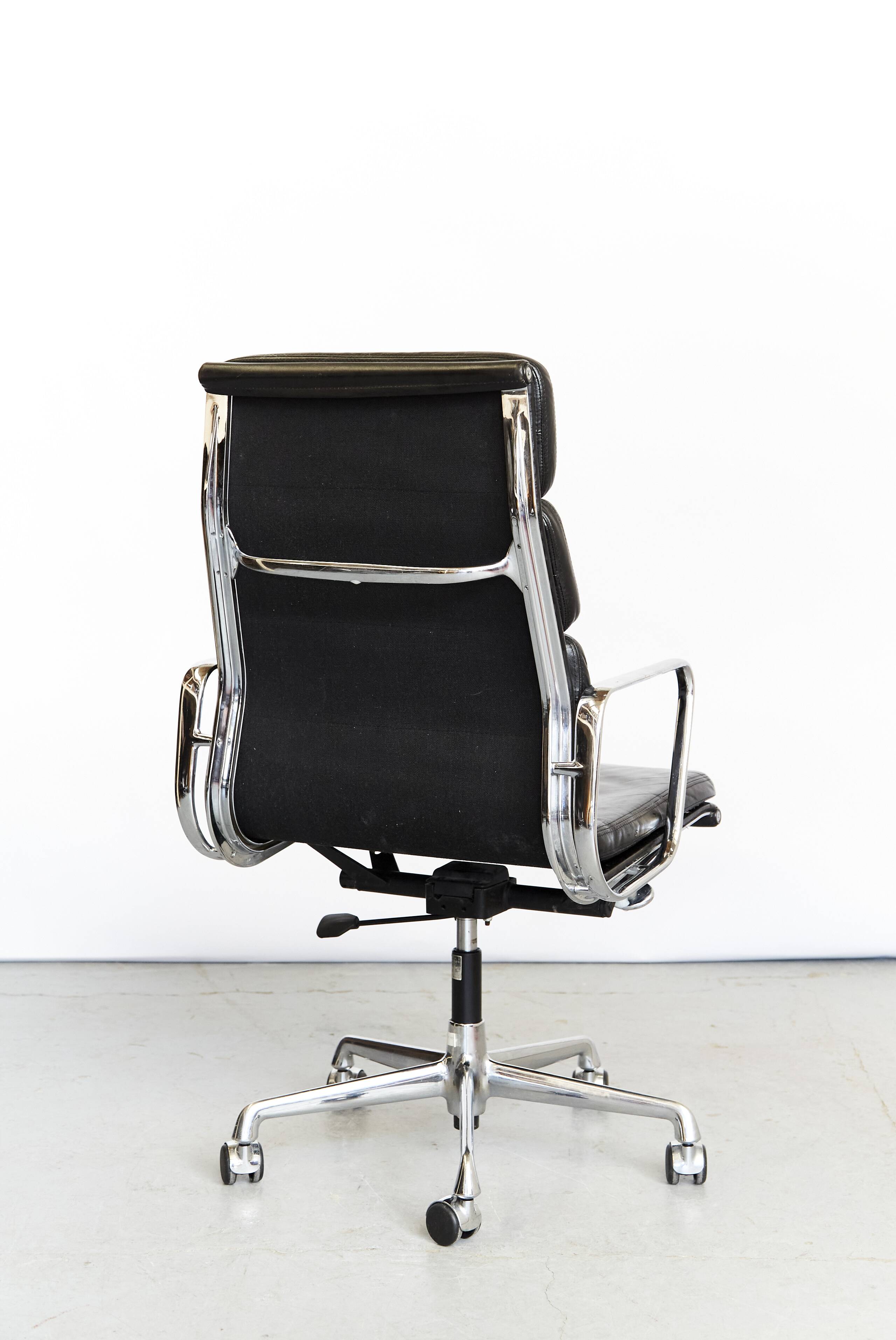 Charles & Ray Eames Softpad Executive Chair EA219 for Vitra