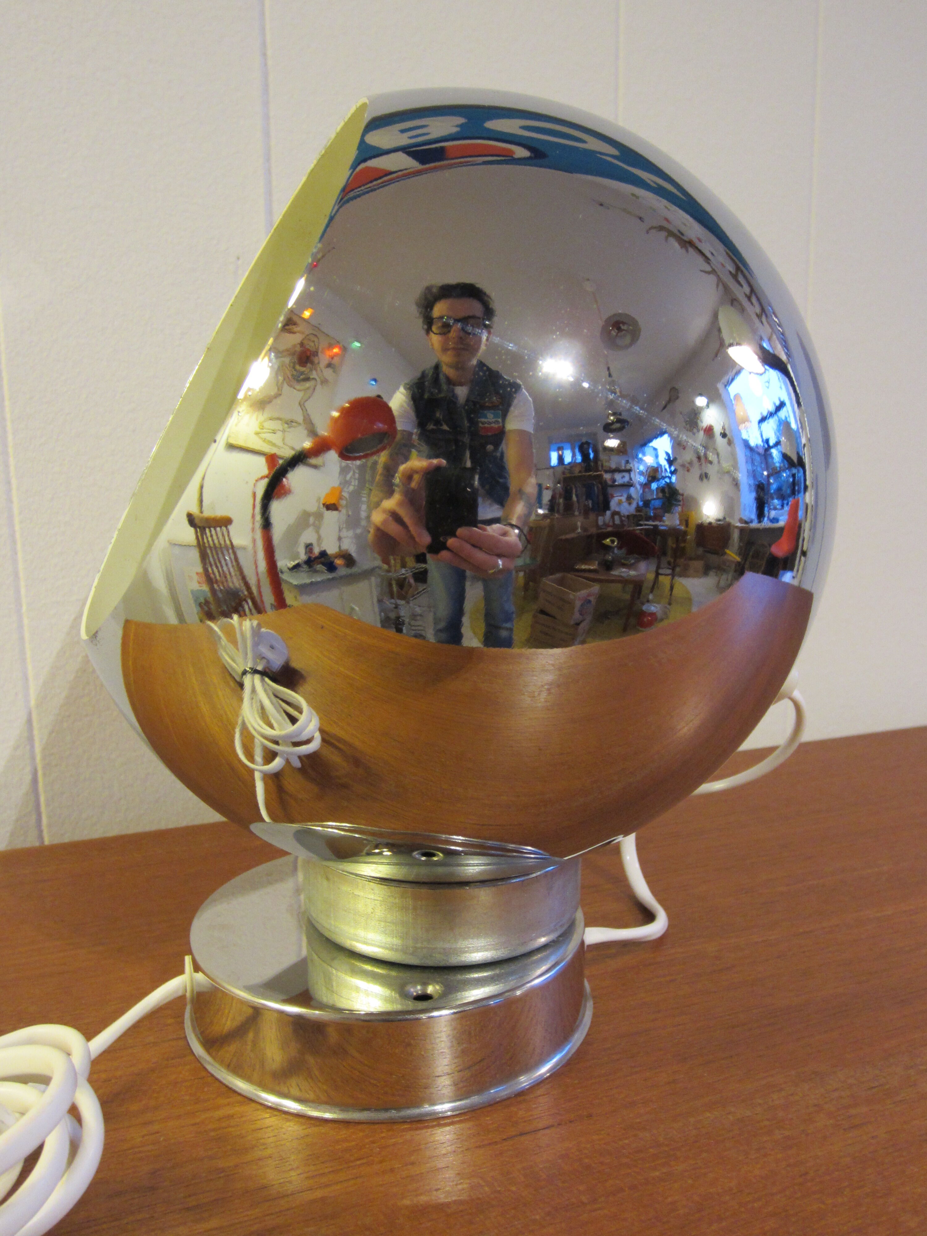 Scandinavian magnetic wall light by Trivselbelysning