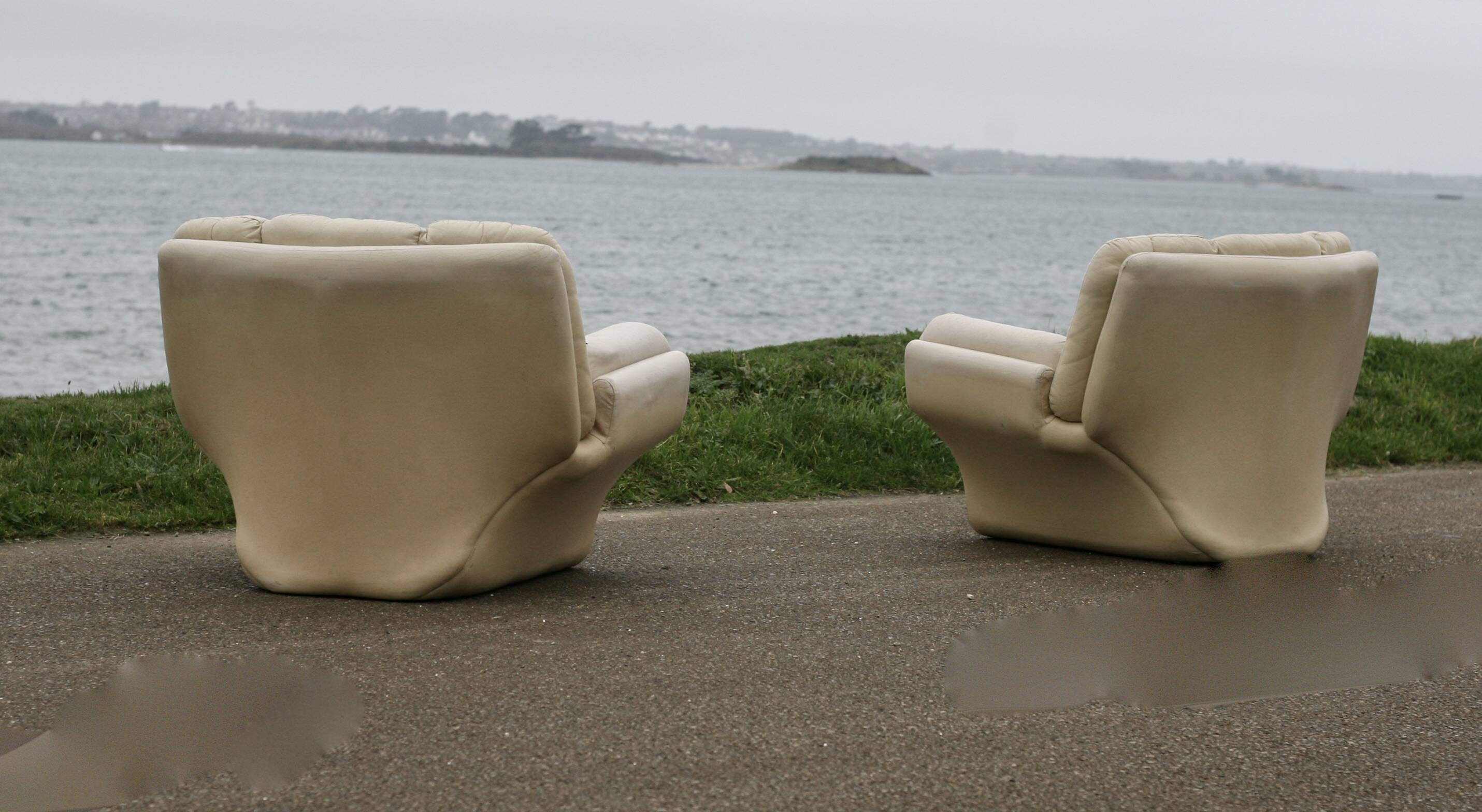 Pair of leather “space age” armchairs. Cream colour". Circa 1970.
