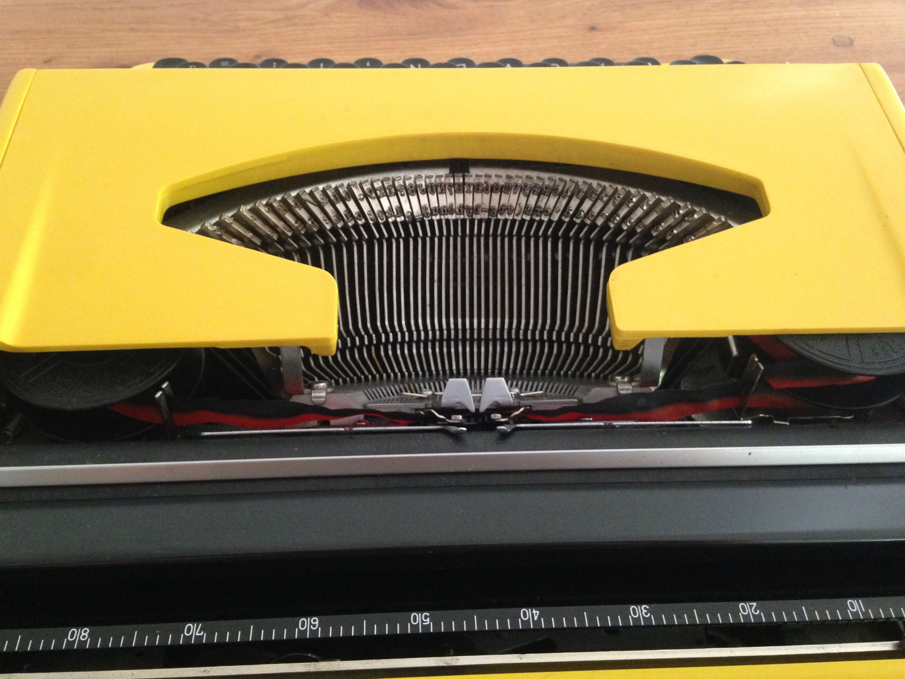 Typewriter brother 800 deluxe yellow