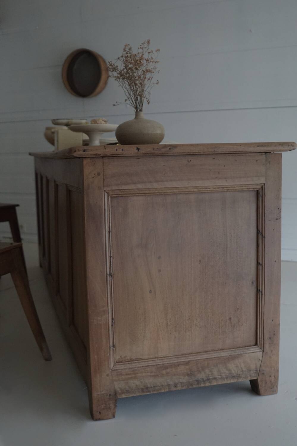 Old trading counter in solid oak – 19th century trade furniture