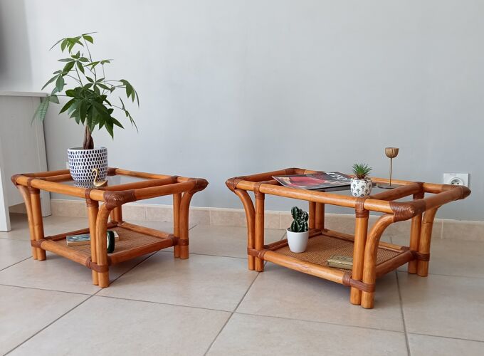 Paire de tables d'appoints vintage bambou rotin et verre fumé années 70