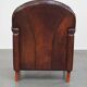Fauteuil design en cuir de mouton aux finitions soignées et soignées