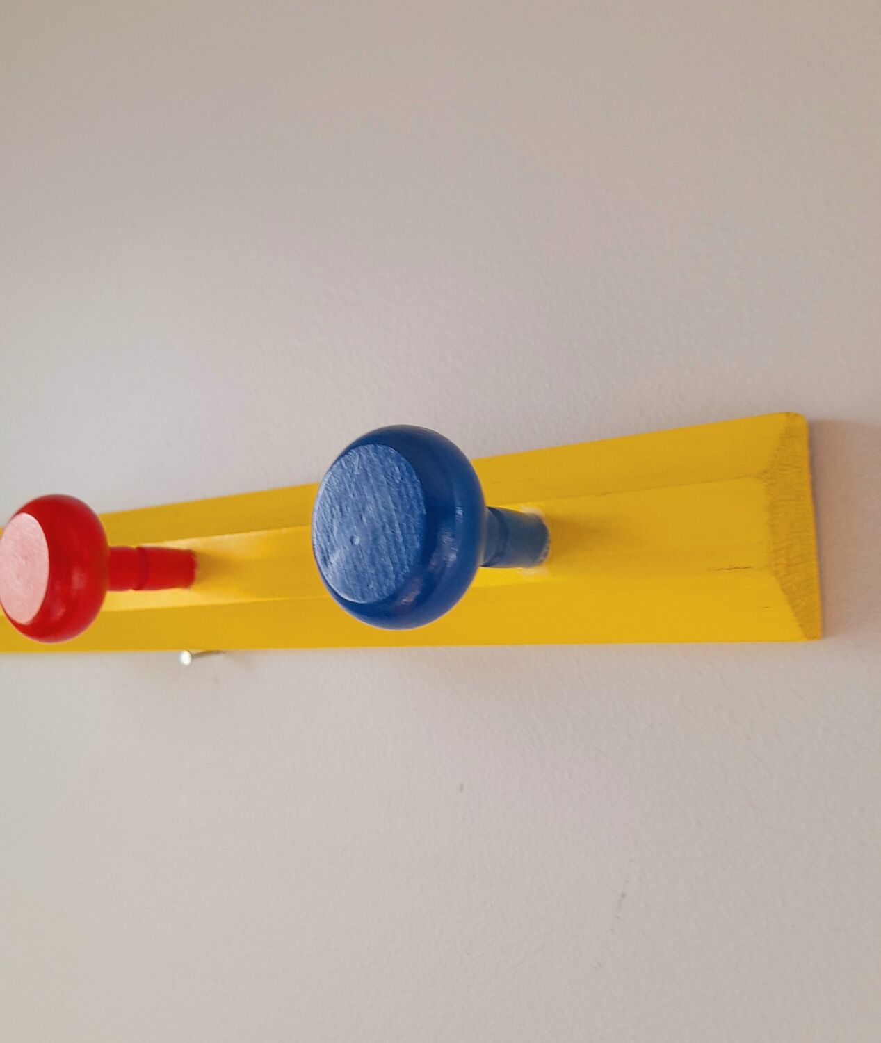 Pencil wall coat rack