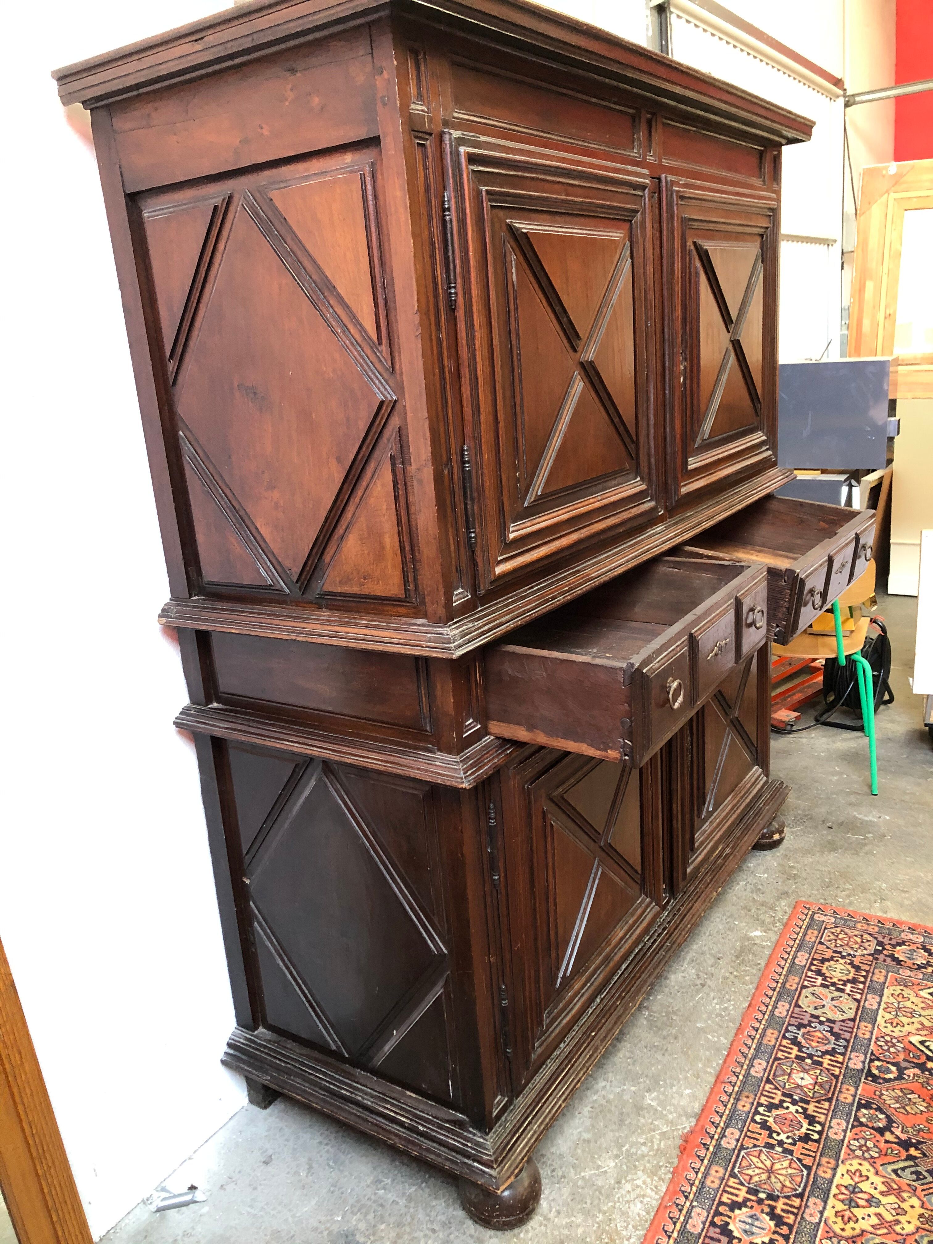 Buffet  2 corps ancien 17/18 éme siècle