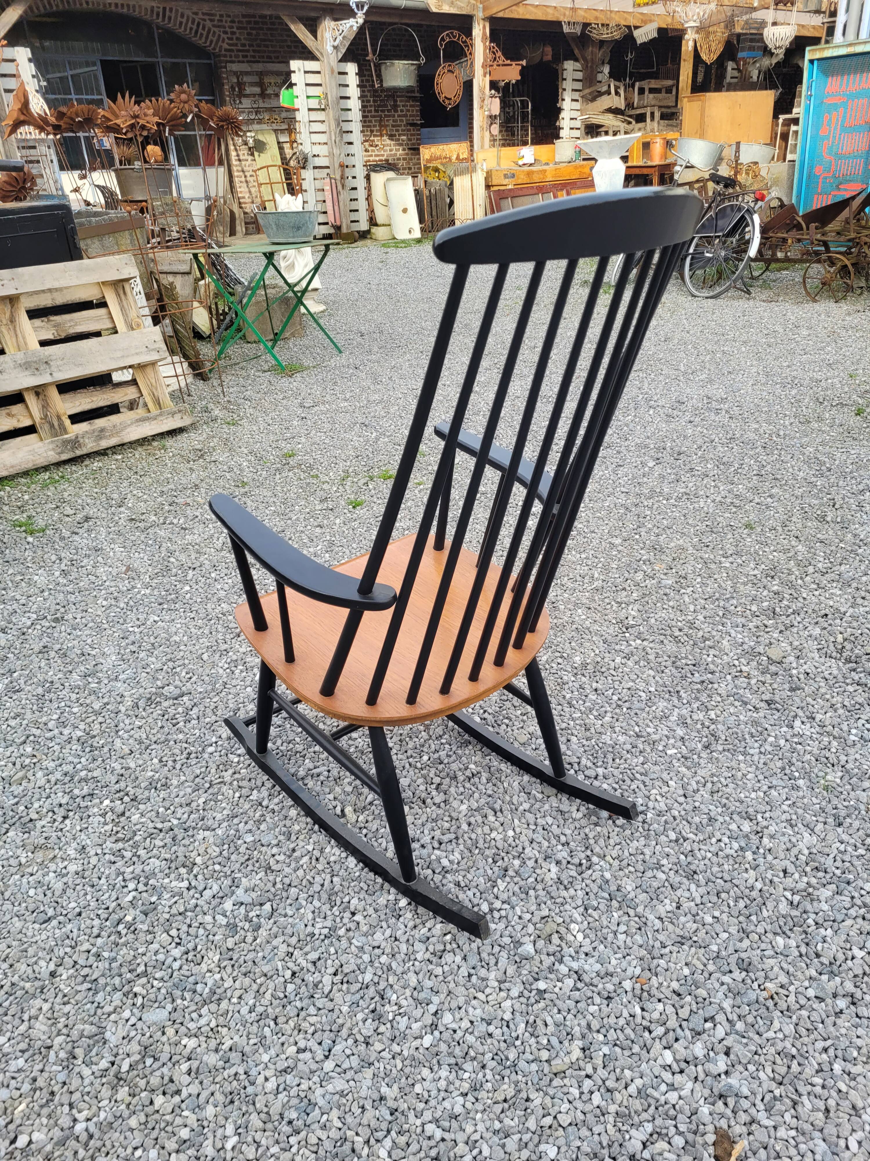 Vintage 70s rocking chair