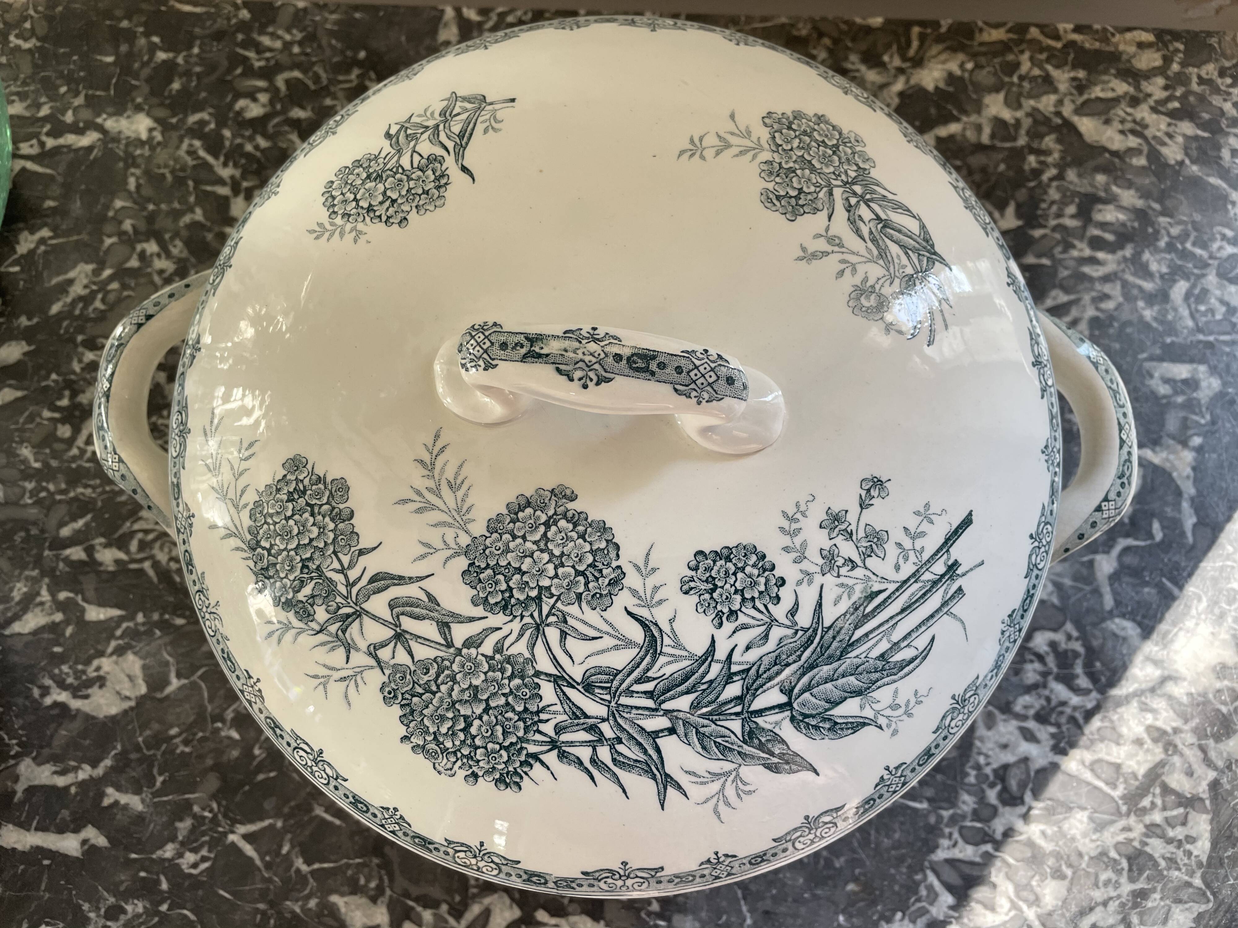 Former St Amand model DAISY soup