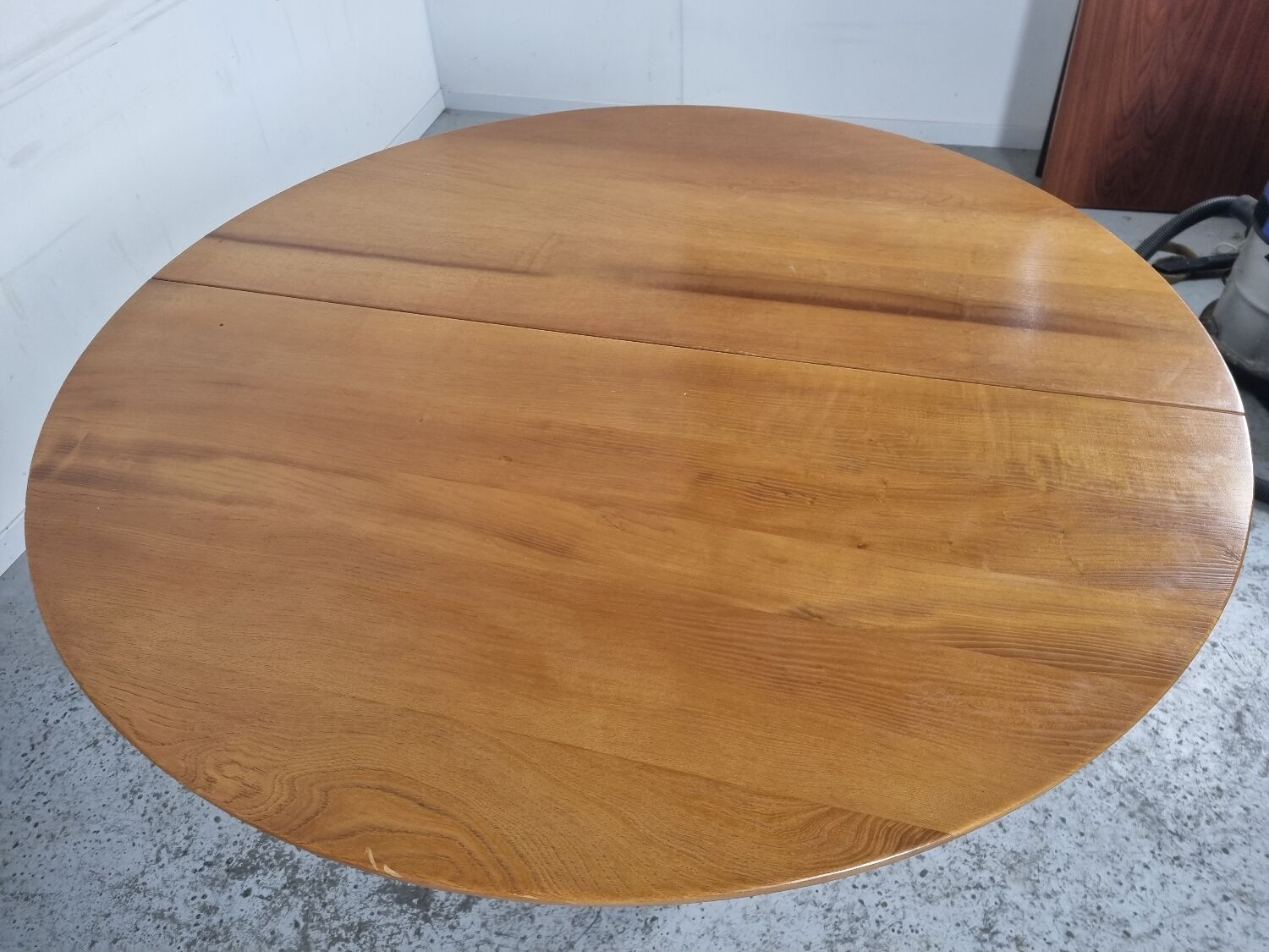 Table à manger en orme de Luigi Gorgoni années 80