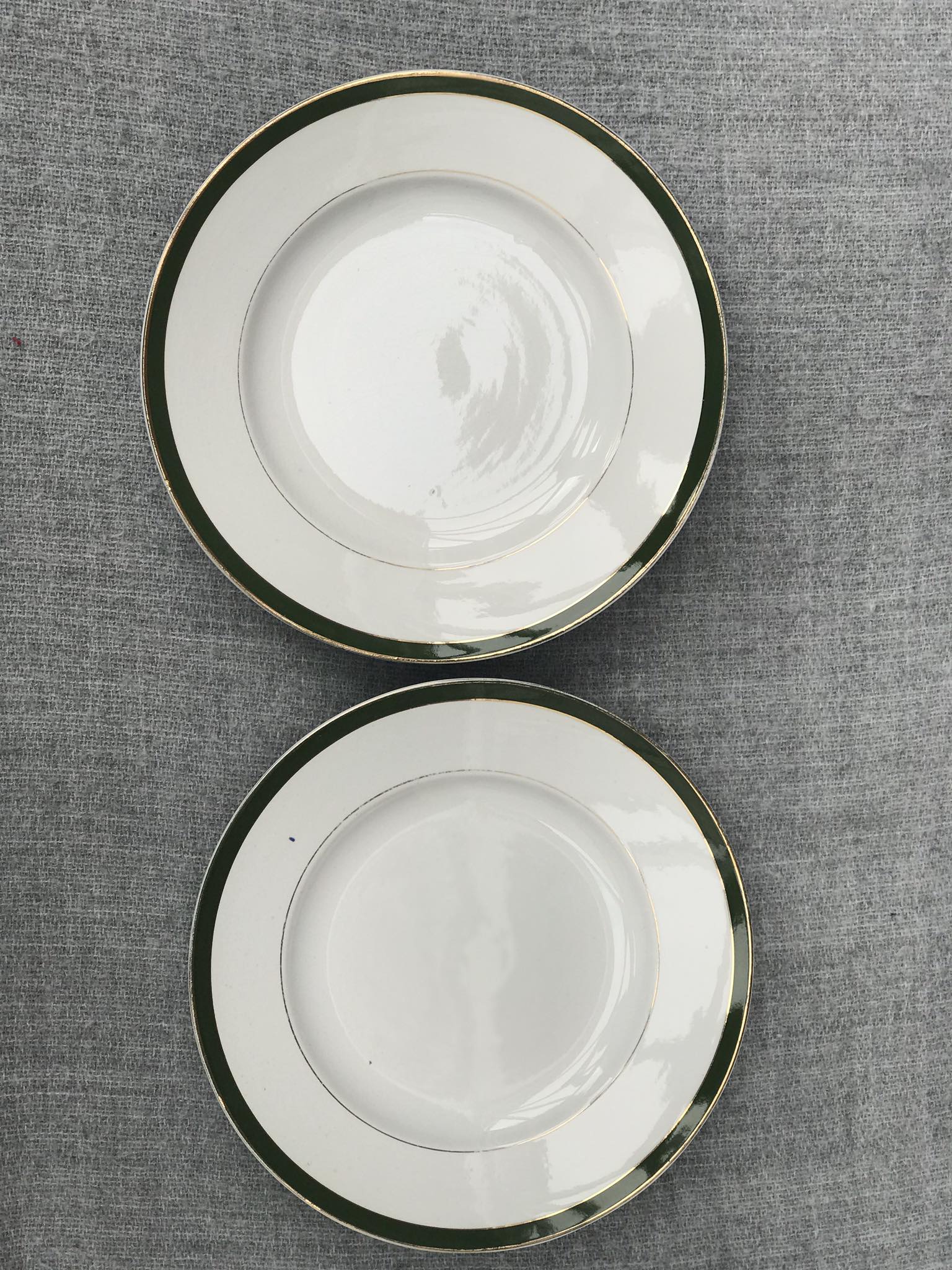 Plates on pedestal nineteenth century Villeroy and Boch