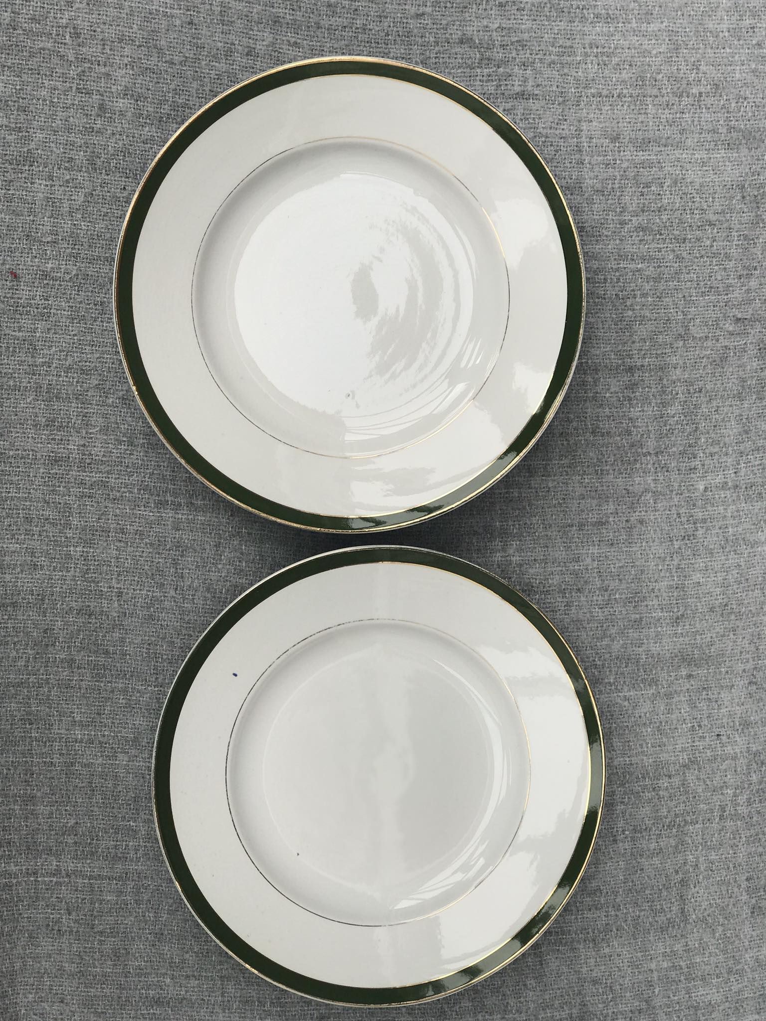 Plates on pedestal nineteenth century Villeroy and Boch
