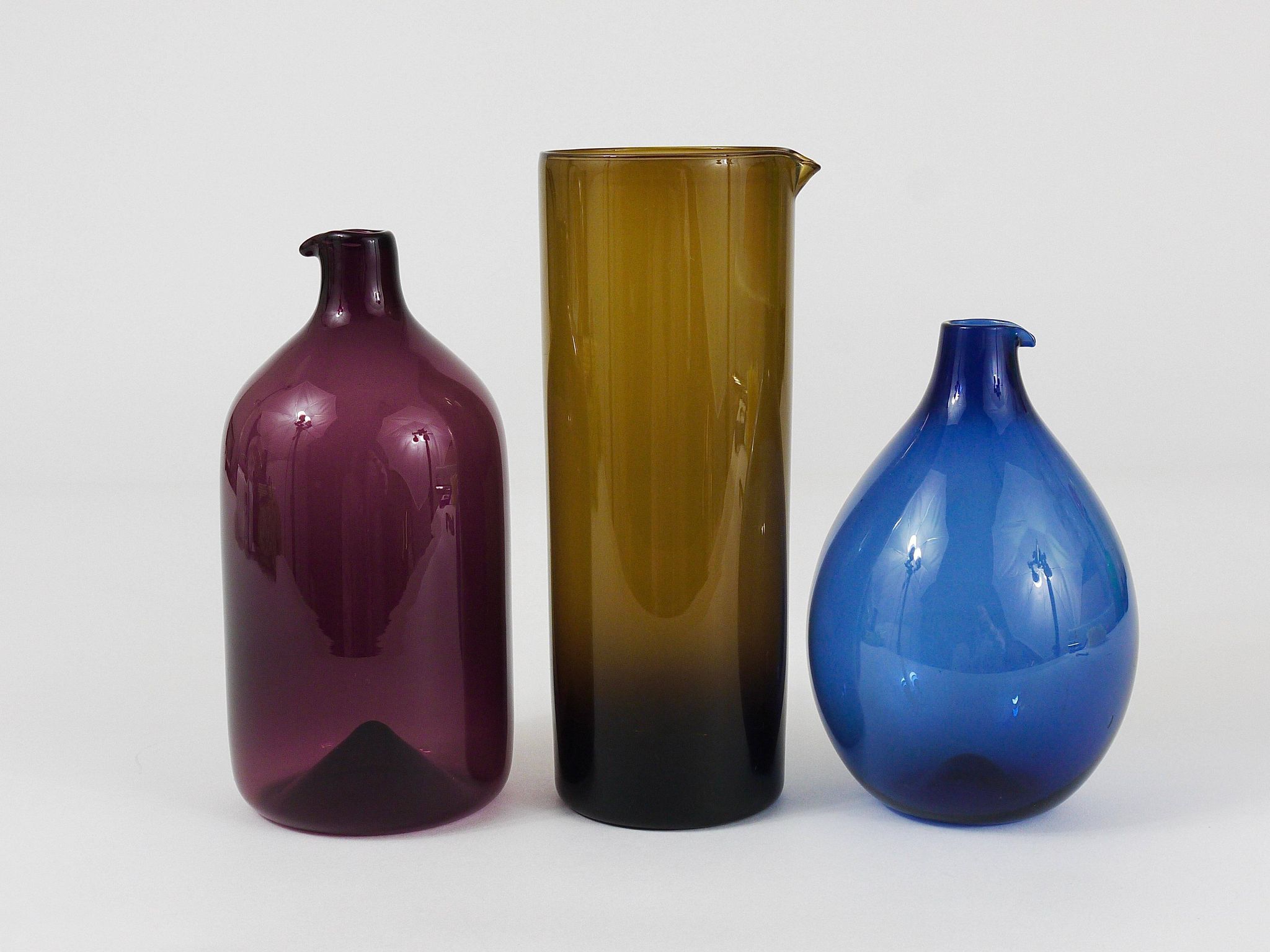 Glass vase signed Purple Timo Sarpaneva Pullo Bird Bottle, Iittala, Finland.