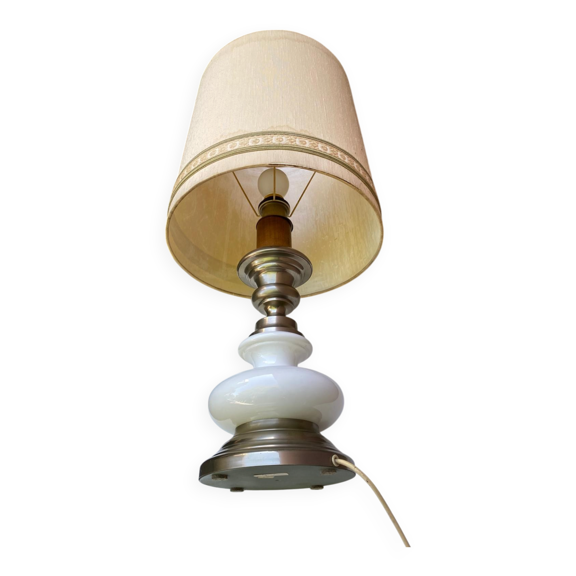 Vintage lamp in gold metal and white opal from the 1970s.
