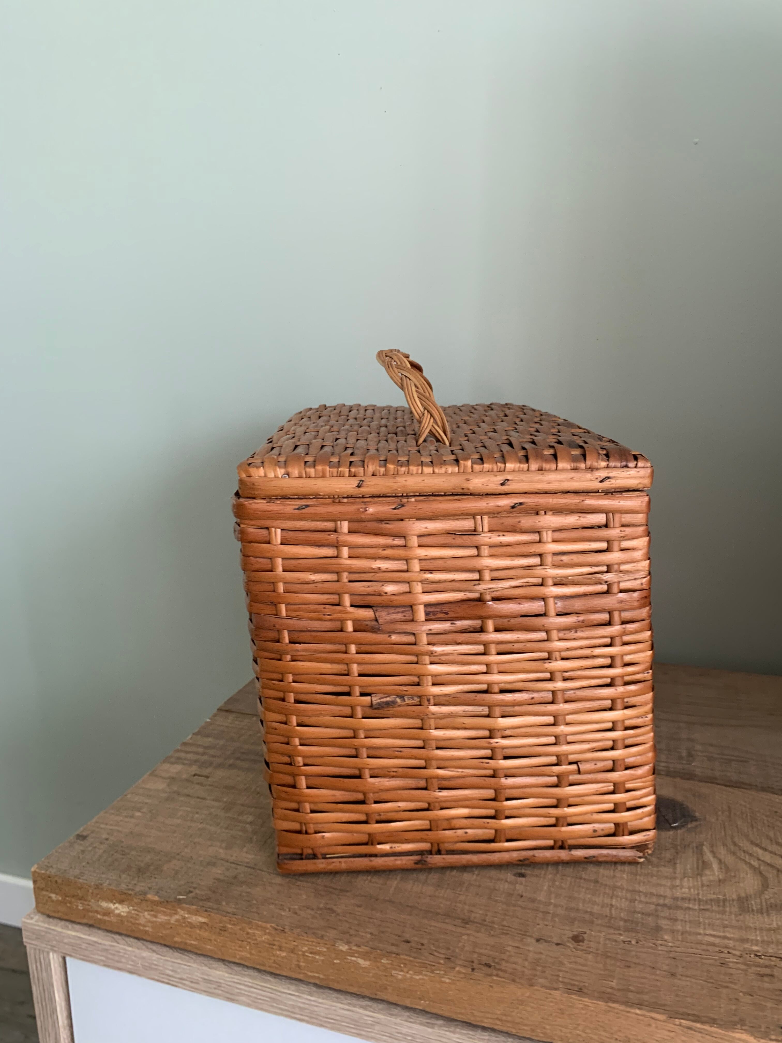 Small vintage wicker chest with clasp
