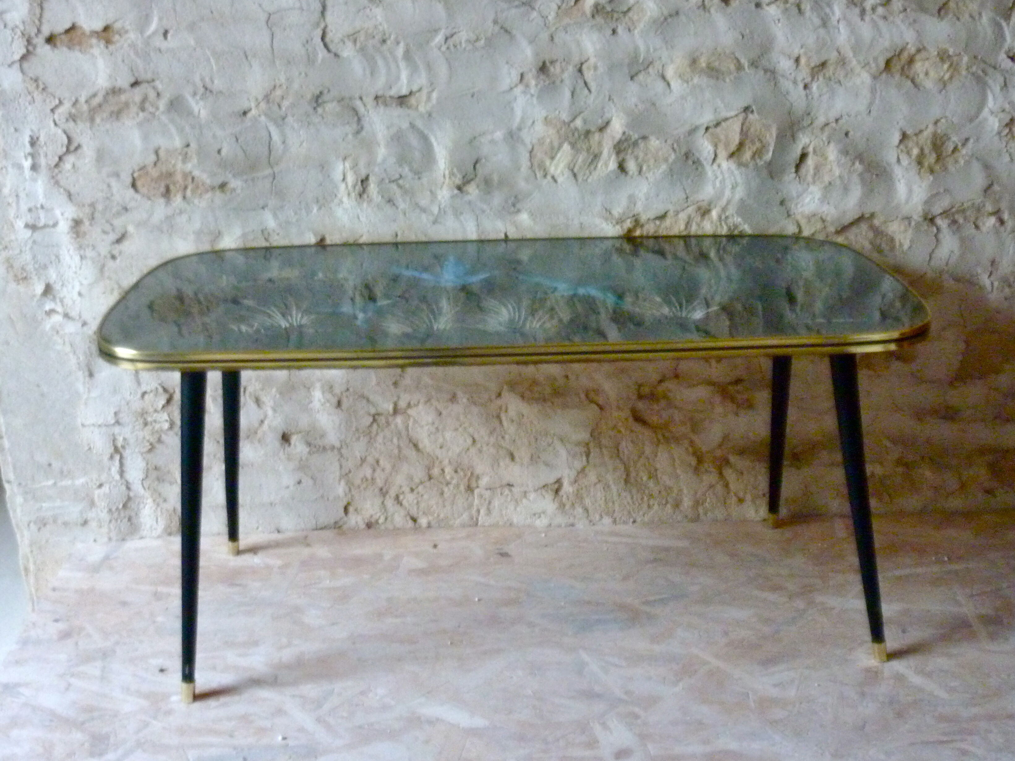 Table basse décor oiseaux bleus, années 60-70